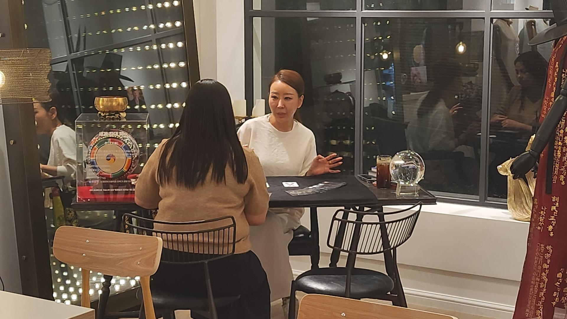 Seoul Private K-Shaman Tarot Reading with Swan - Thumbnail 3