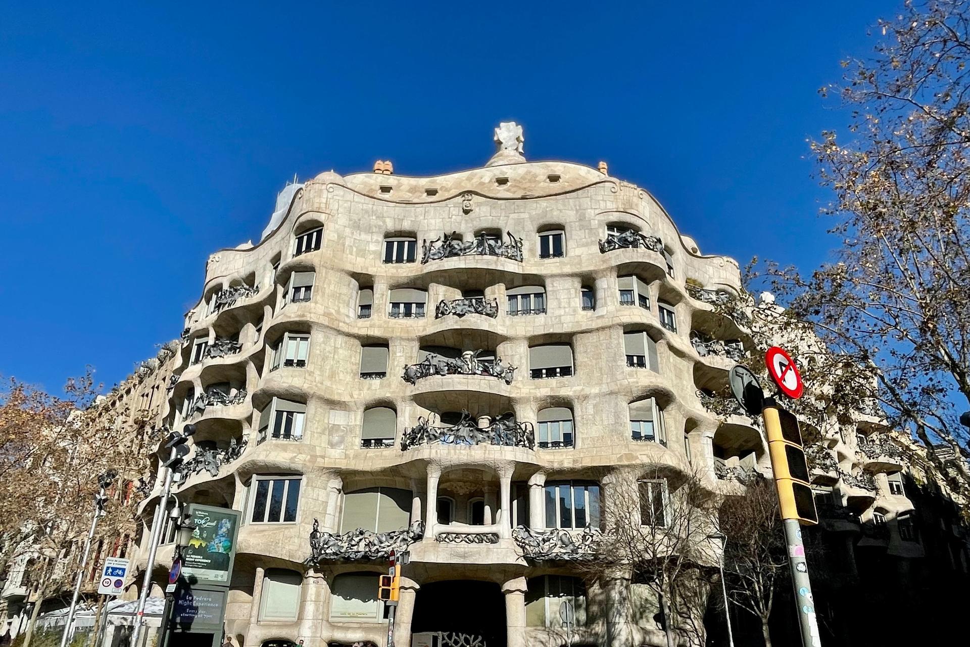 Barcelona 3-Hour Bike Tour: Gaudi Highlights & Top City Sights - Thumbnail 2