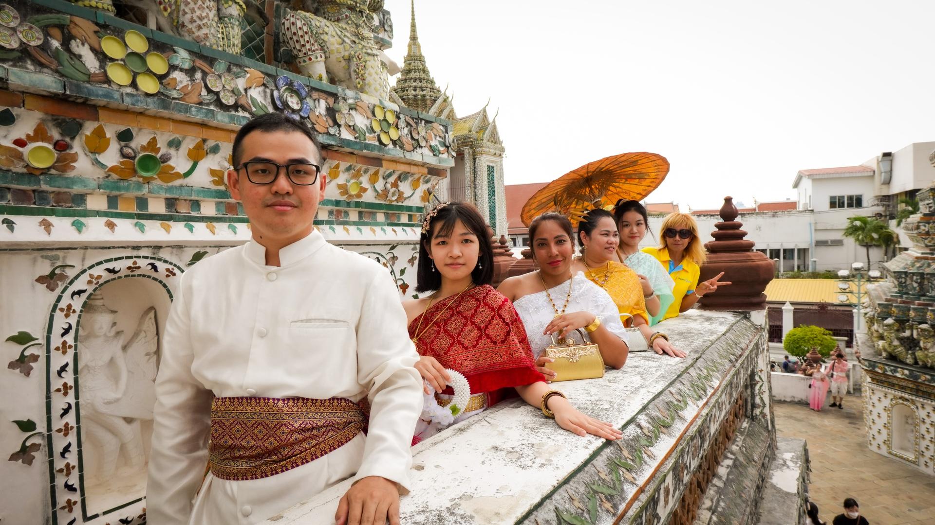 (Free eSIM)Thai Costume Photo Tour- Wat Arun in Bangkok(MyProGuide) - Thumbnail 4