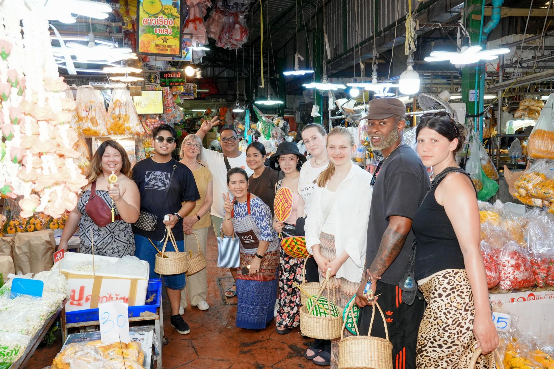White Lotus Thai Garland Workshop at Pak Khlong Talat Market Tour in Bangkok - Thumbnail 3
