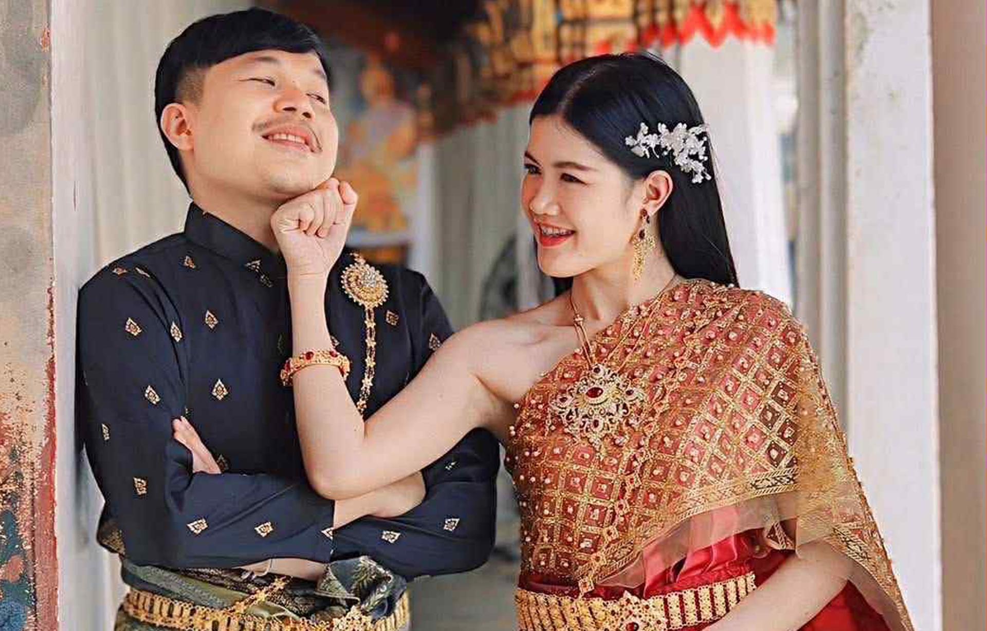 Full Set Thai Costume Rental in Bangkok + Hairdo & Makeup - Thumbnail 2