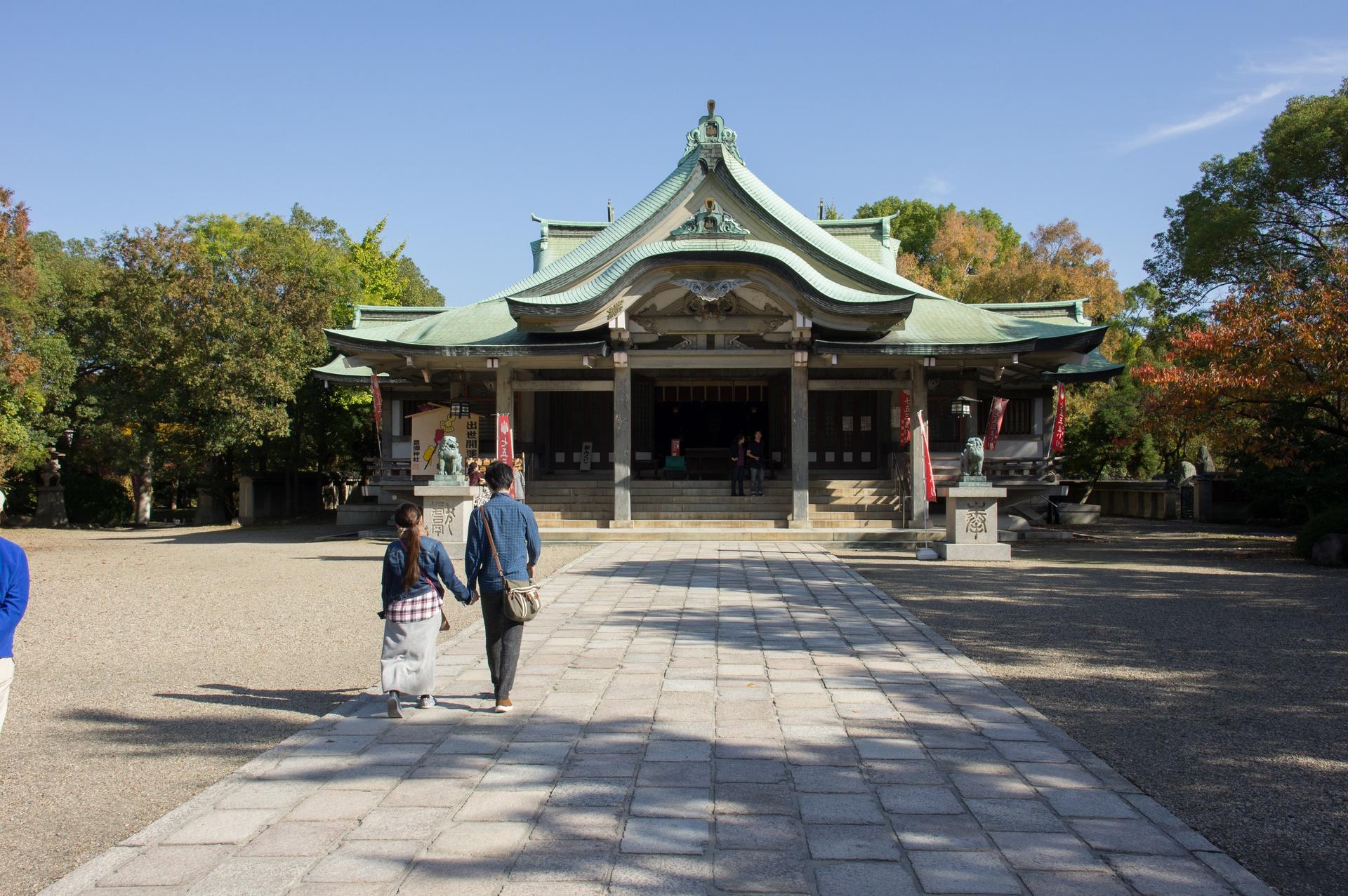 Osaka Castle 3 hours Historical Walking Tour - Thumbnail 8