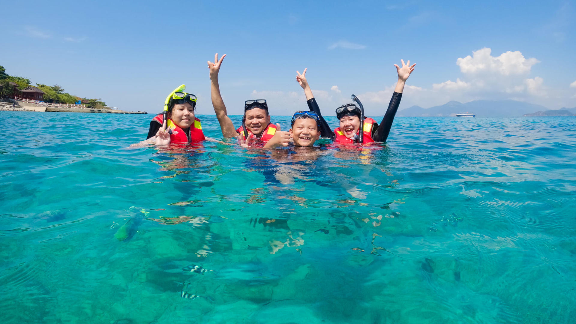 Fantastic Snorkeling Tour with Seafood BBQ, Mini Beach & Mun Island - Image 1