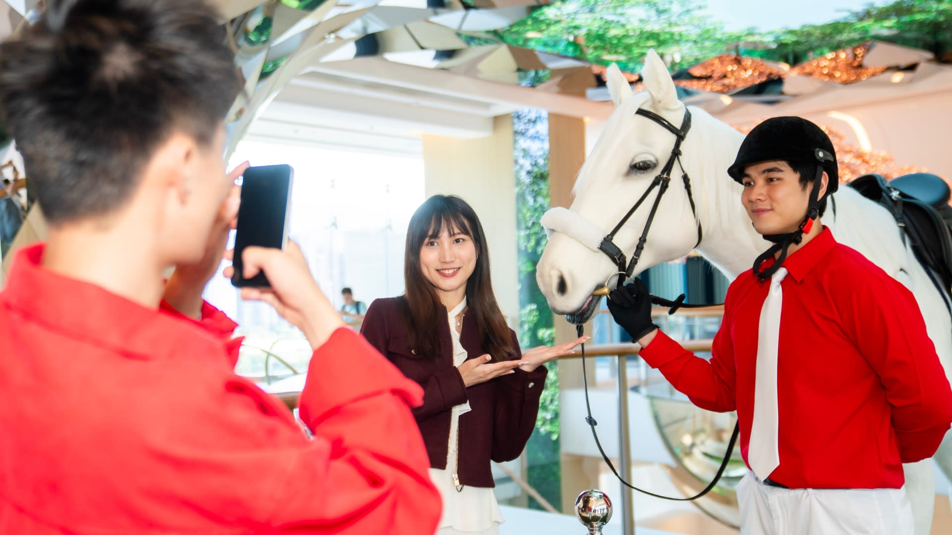 Hong Kong Racecourse with F&B Experience - Thumbnail 4