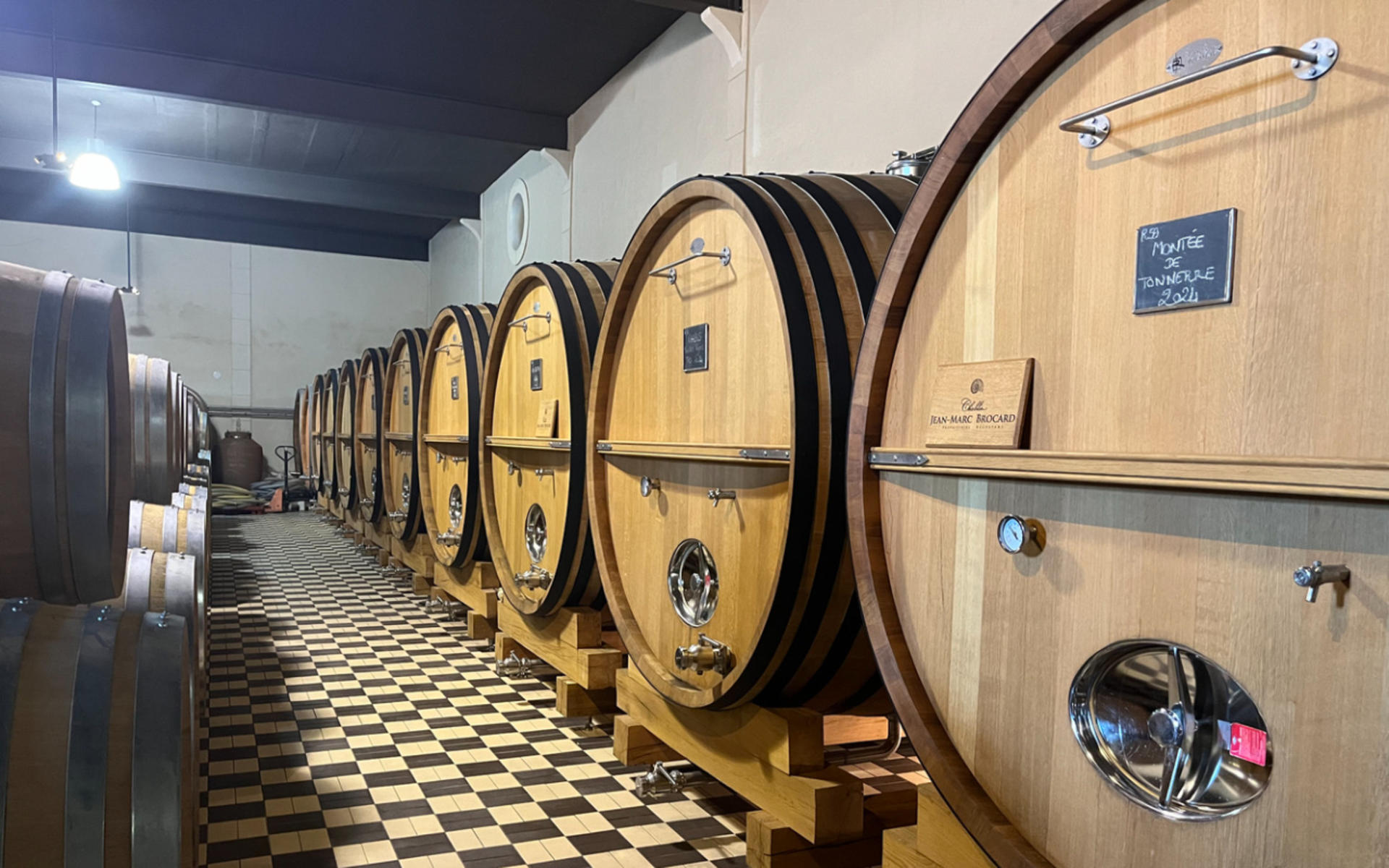 Chablis Day Trip From Paris with Wine Tasting & Lunch - Thumbnail 4