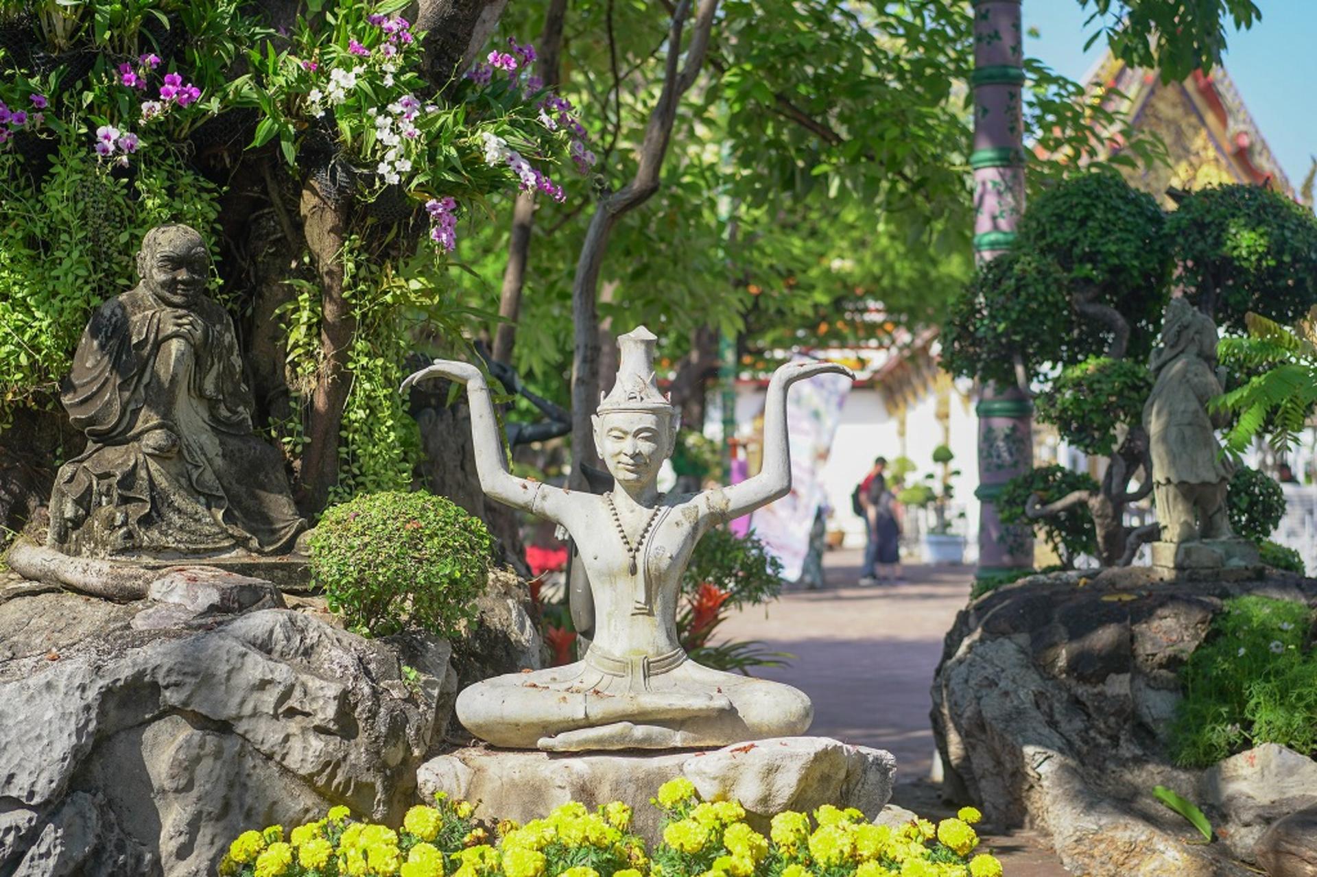 Wat Pho, Wat Arun & Flower Market Guided Walking Tour in Bangkok - Thumbnail 48