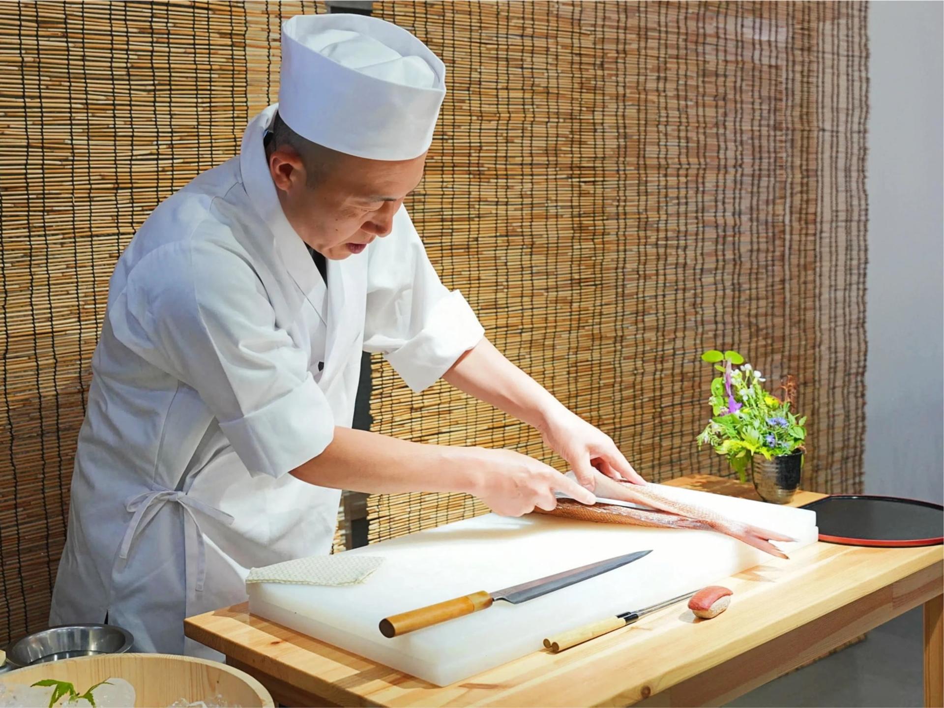 Sushi making class in Tokyo Tsukiji fish market with Pro sushi chef - Thumbnail 5