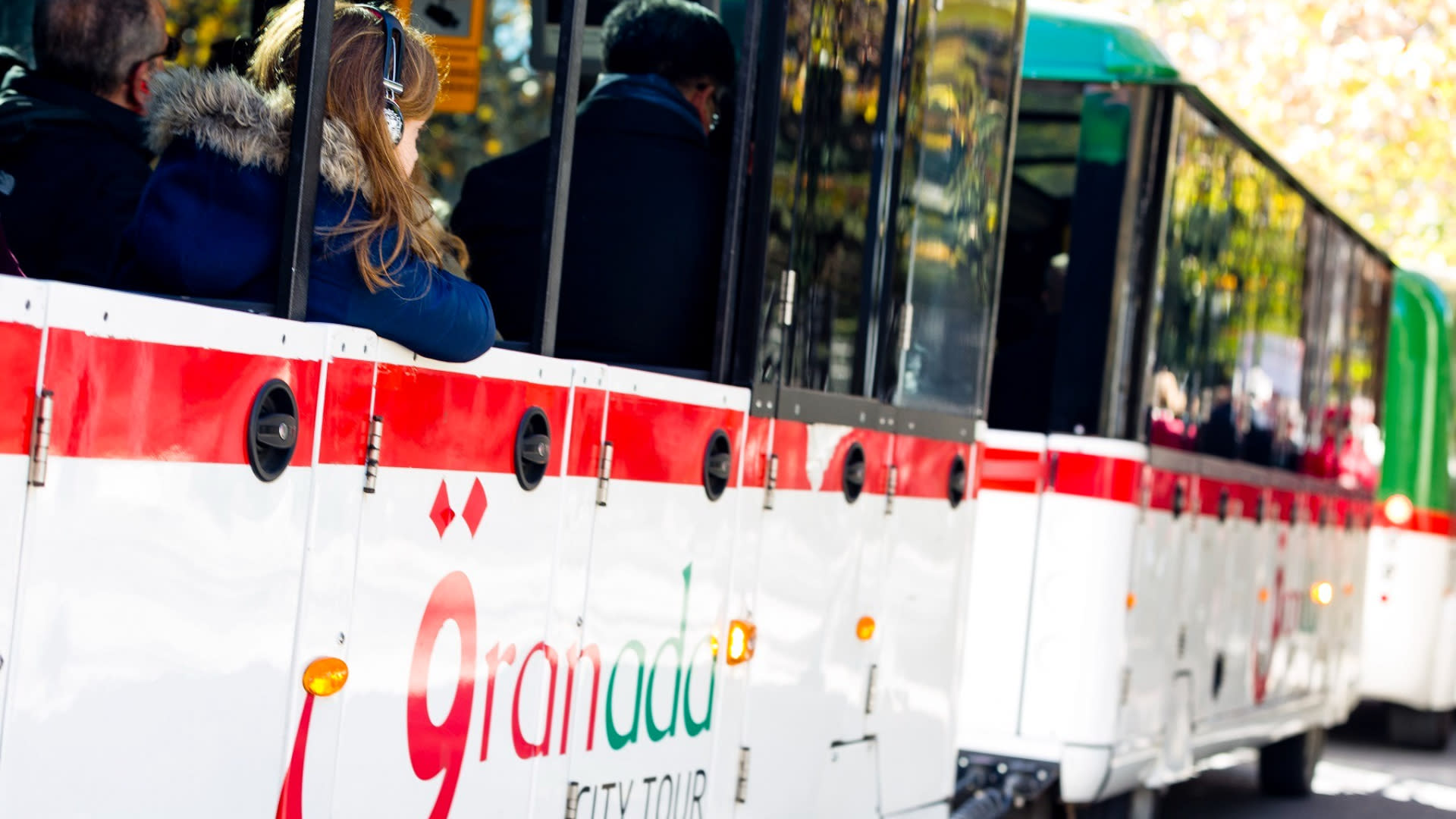 Hop-on hop-off Train in Granada - Thumbnail 5
