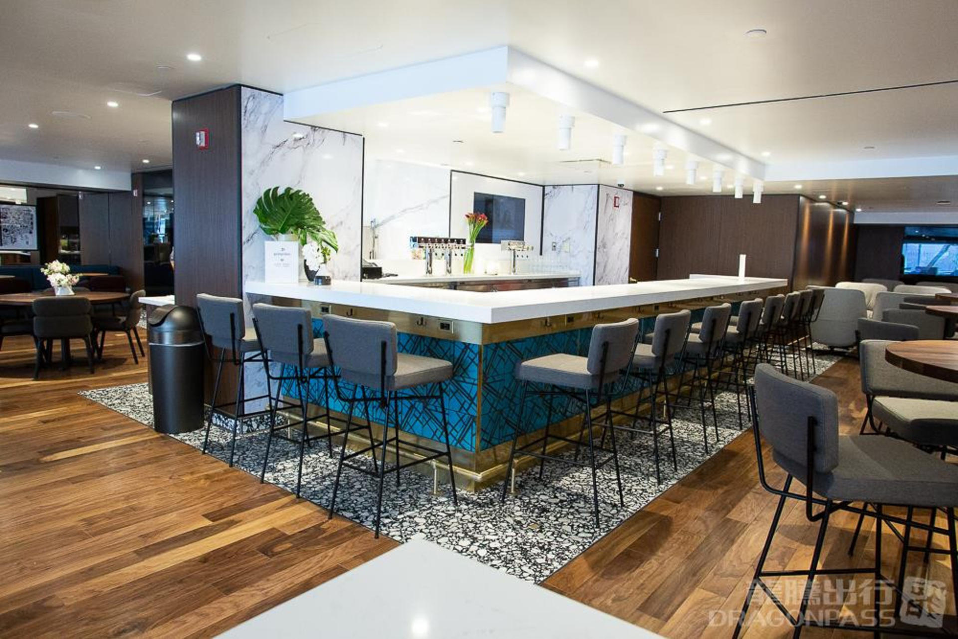John F. Kennedy International Airport Lounge Service - Thumbnail 3