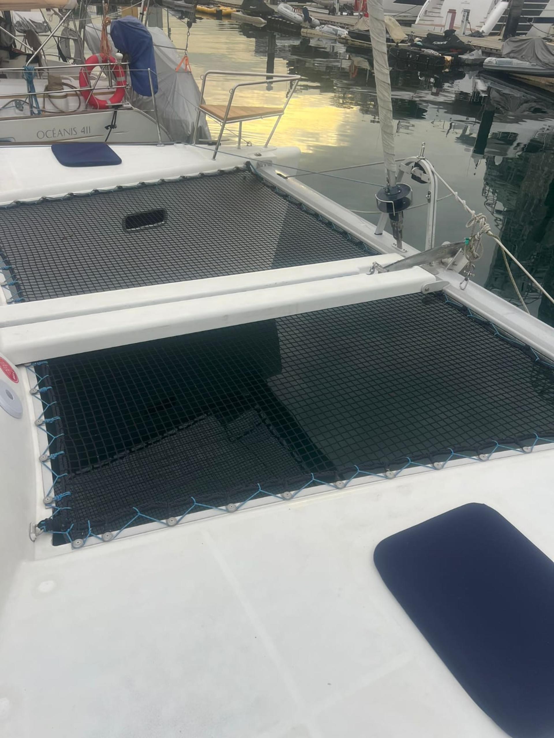Singapore Private Yacht Charter (Sunlight) by White Sails - Thumbnail 4