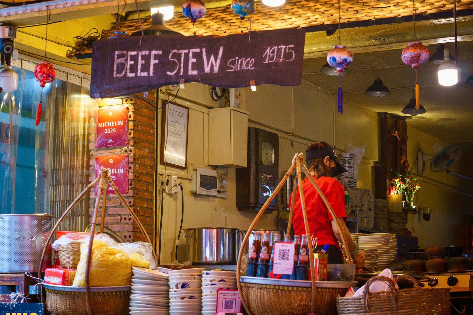 Ho Chi Minh City: Street Food Tour with 12 Tastings - Thumbnail 47