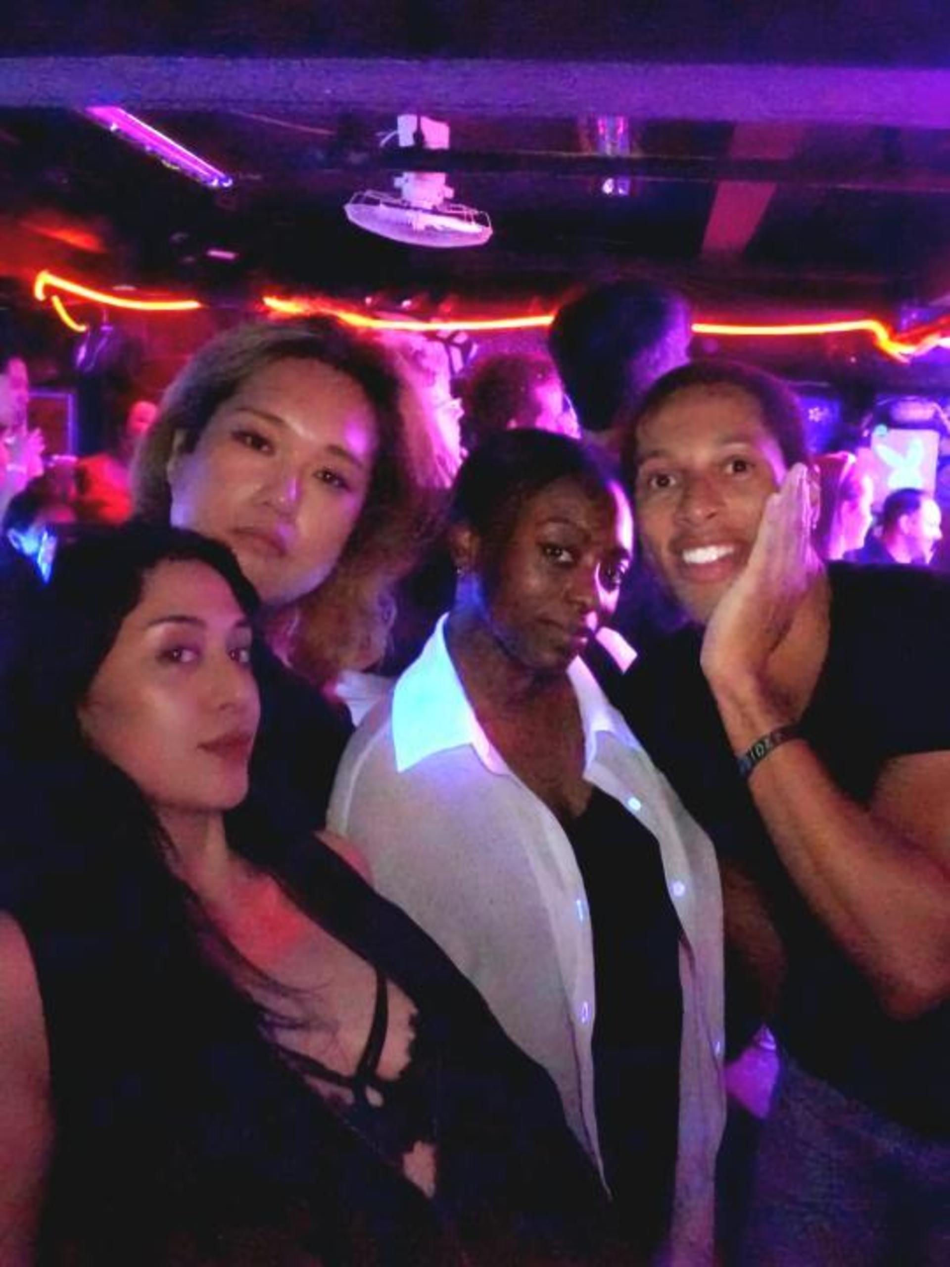 Seoul: LGBTQ+ Pub Crawl and Drag Show with Local Drag Queen - Thumbnail 2
