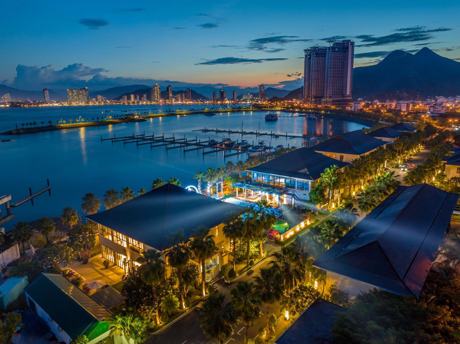 [All Seasons Nha Trang Restaurant] Lobster & Seafood All-You-Can-Eat - Image 1