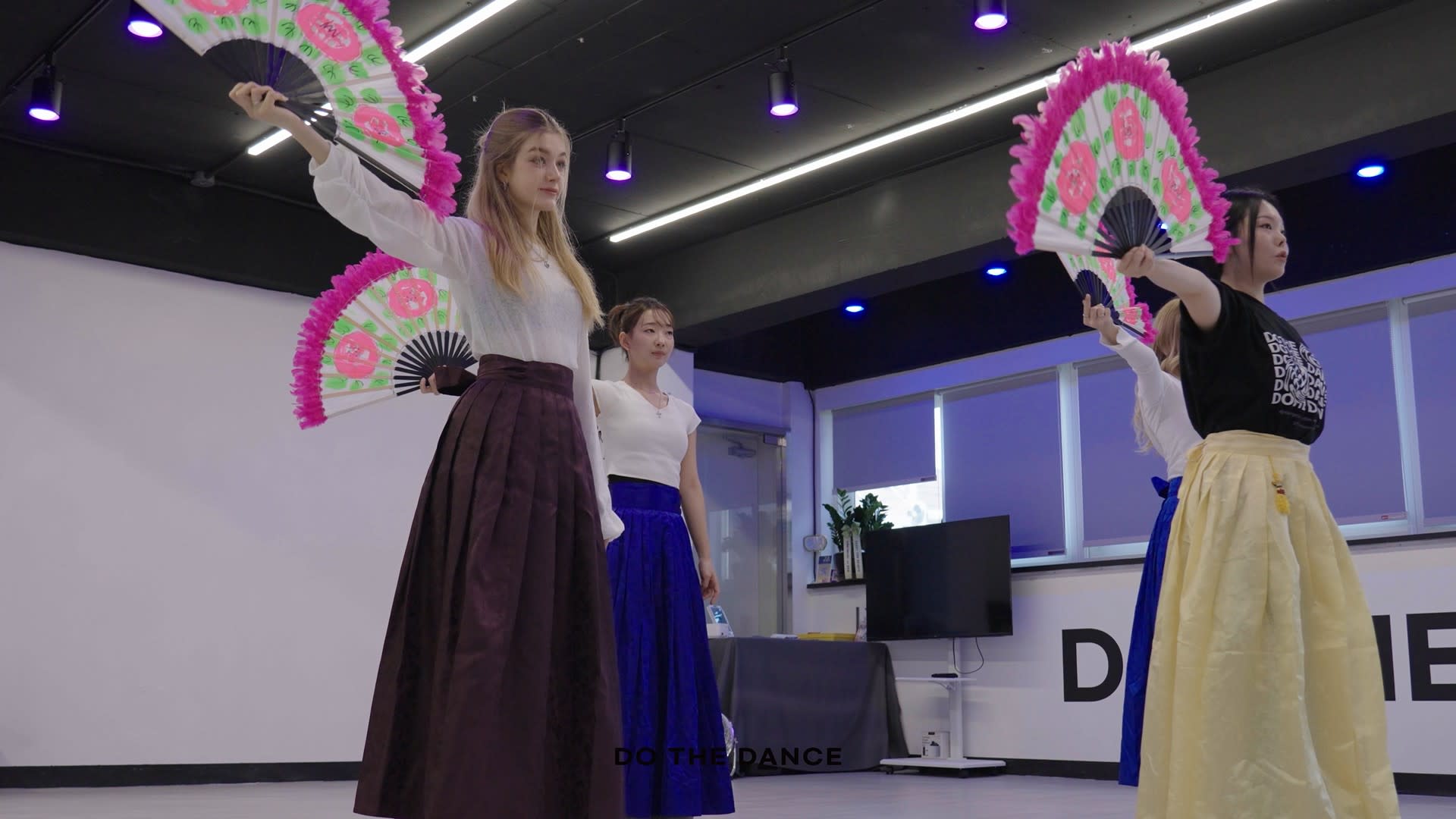 Seoul Korean Traditional Dance Fan Dance Private One-Day Class - Thumbnail 8