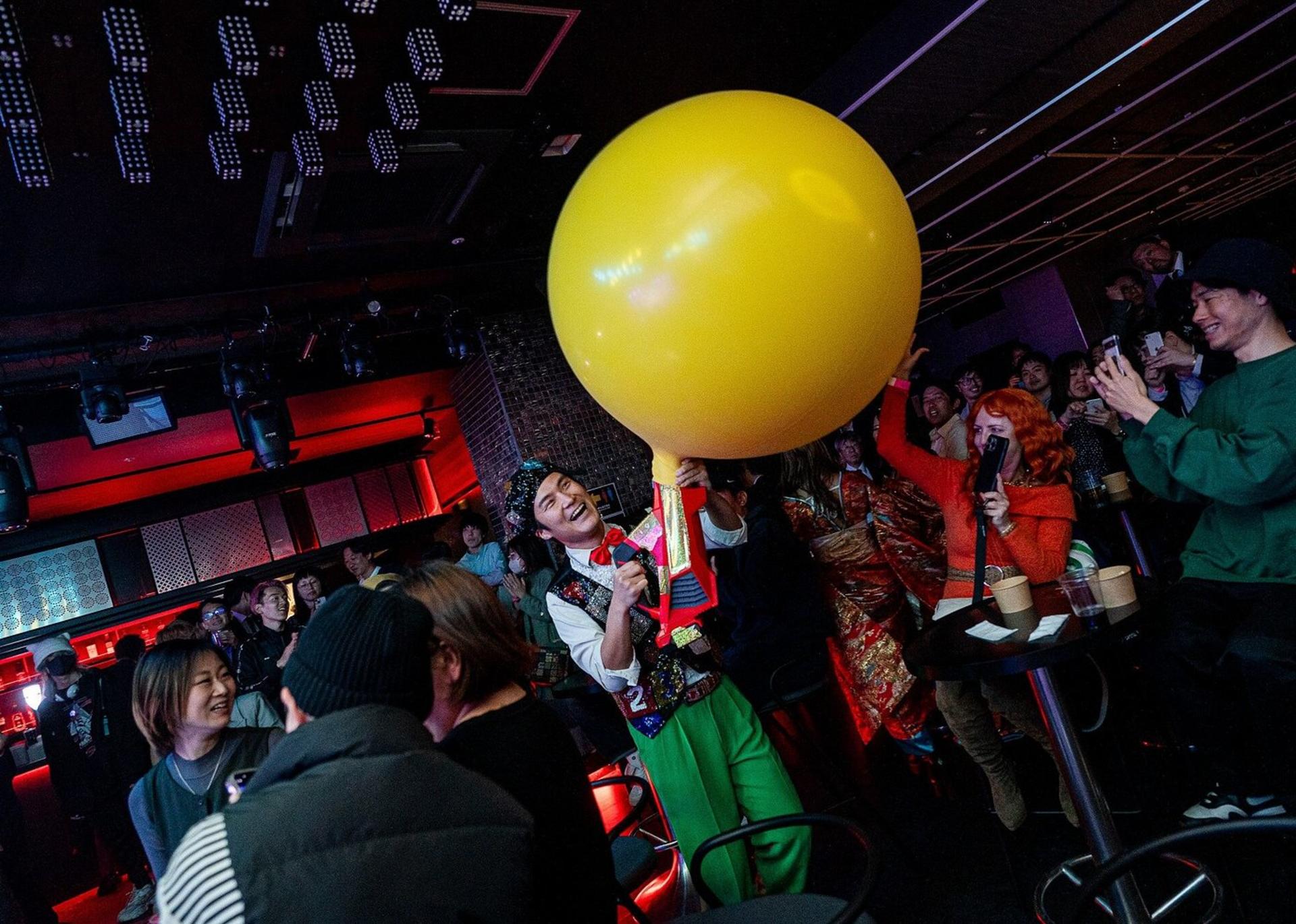 Osaka Izakaya Gourmet Dinner + Variety Show (with unlimited drinks) - Thumbnail 4