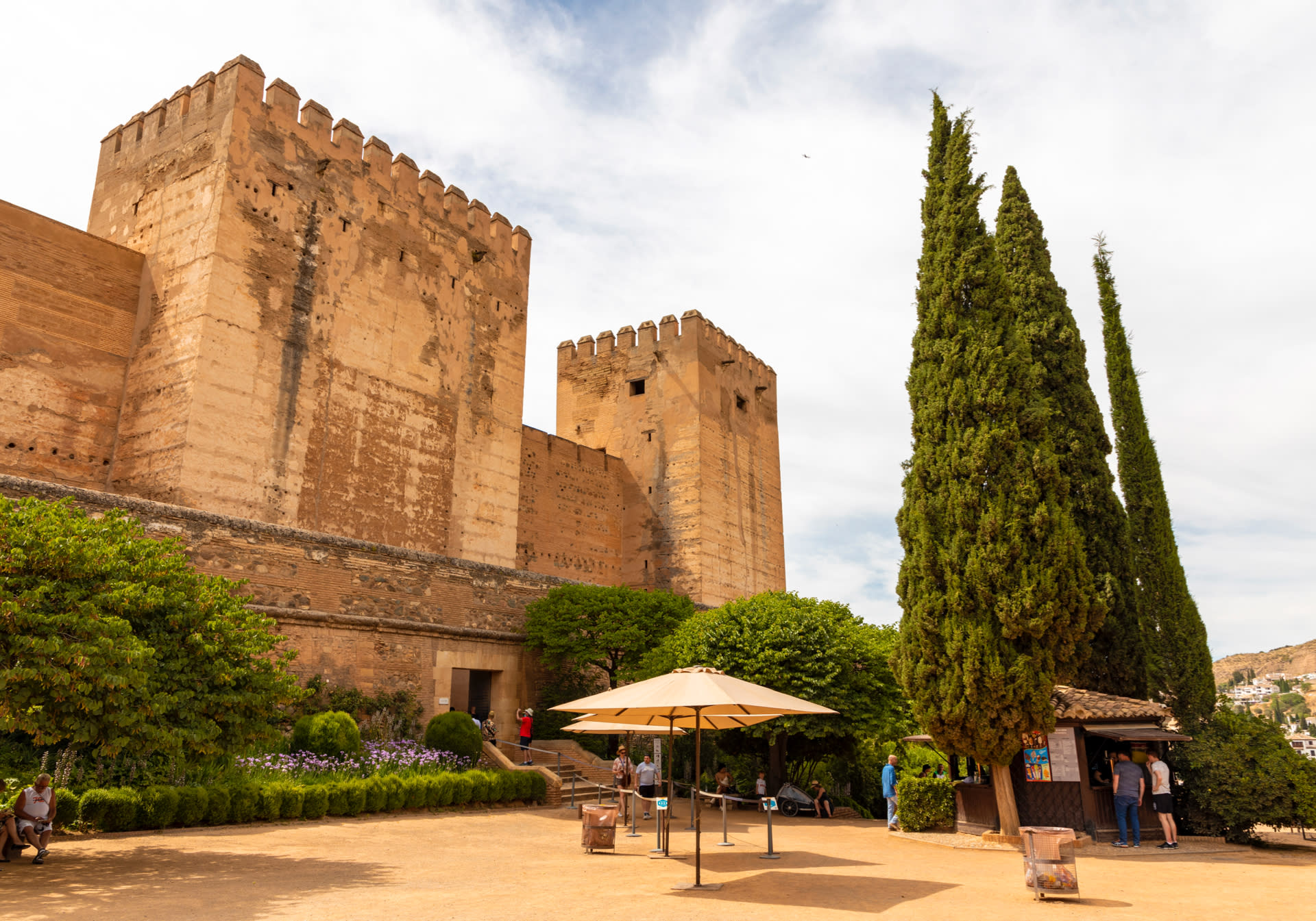 Private Alhambra Scavenger Hunt and Sights Self-Guided Trip - Thumbnail 6