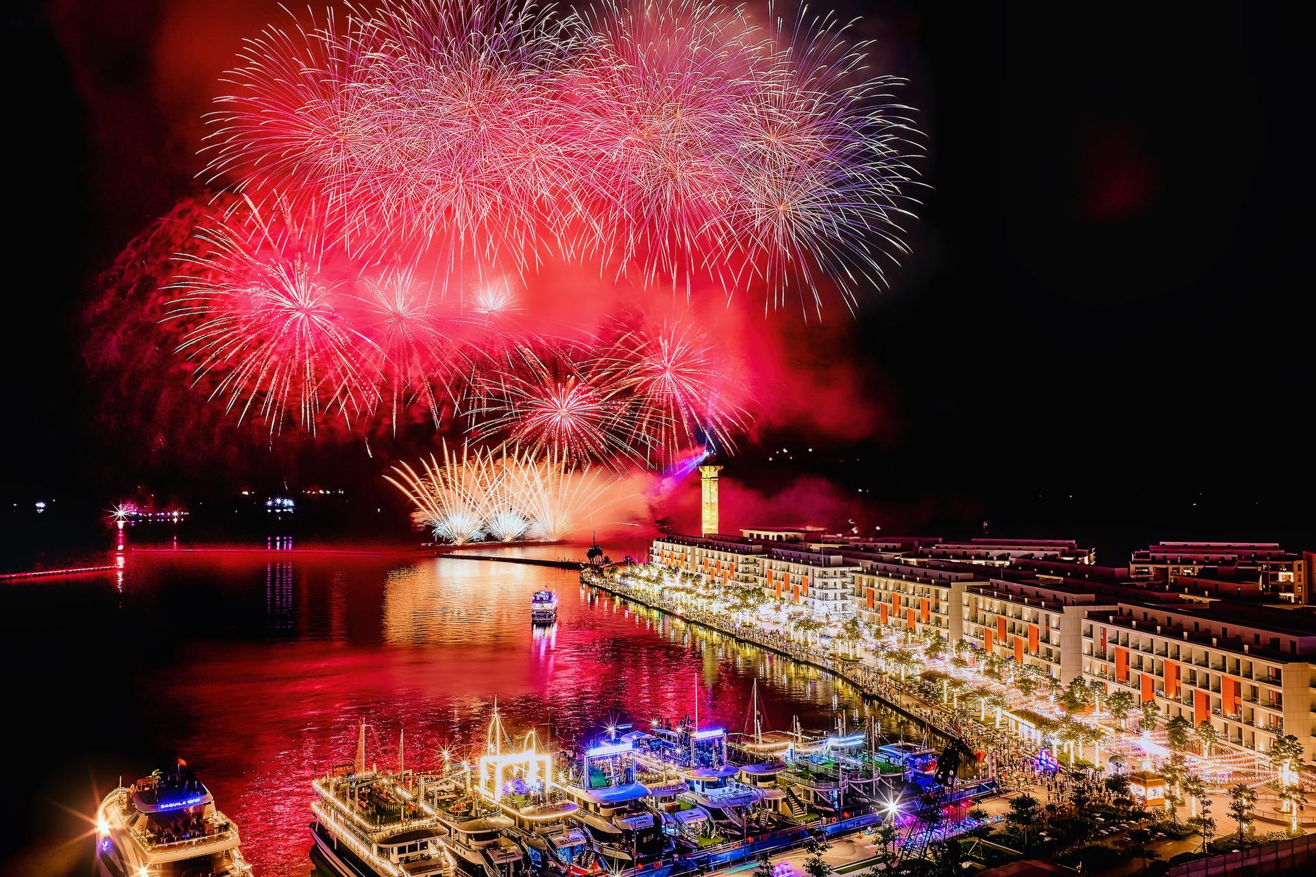 Dining Experience with Fireworks & 3D Mapping Sun Bavaria Ha Long - Image 1