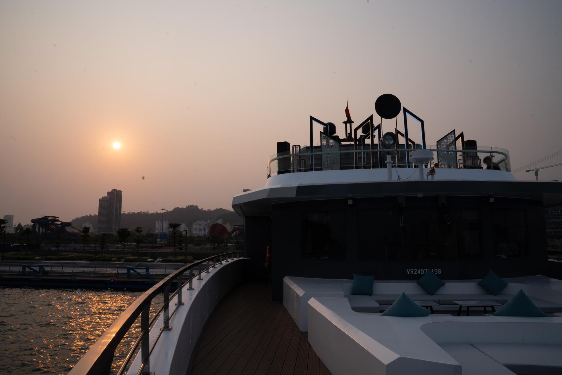 Sunset Dinner Experience of Ha Long Bay by Saquila Yacht - Thumbnail 14