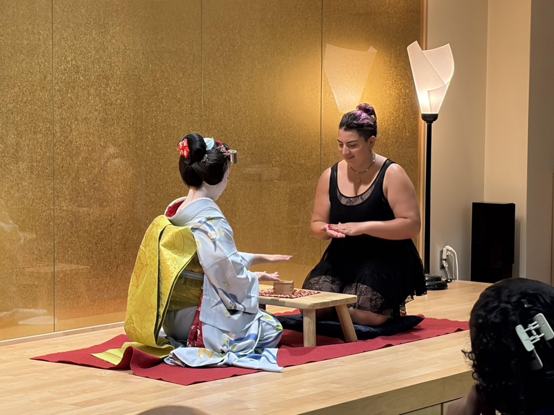 1-Hour Geisha/Maiko Show in Kyoto - Thumbnail 11