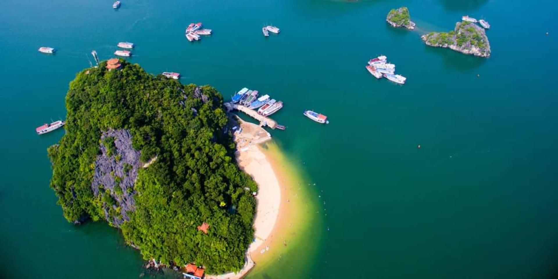 Tonkin Day Cruise: Ha Long Bay with Sung Sot & Ti Top - Thumbnail 2