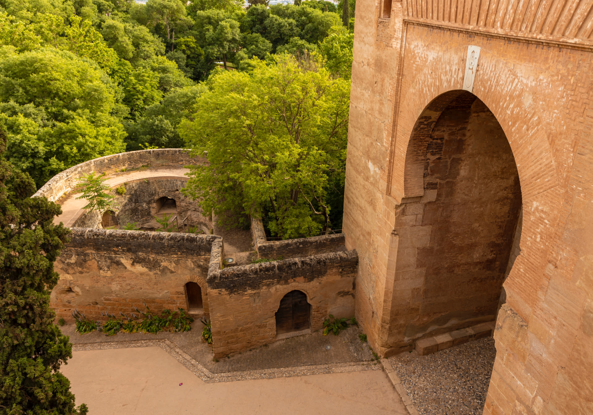Private Alhambra Scavenger Hunt and Sights Self-Guided Trip - Thumbnail 2