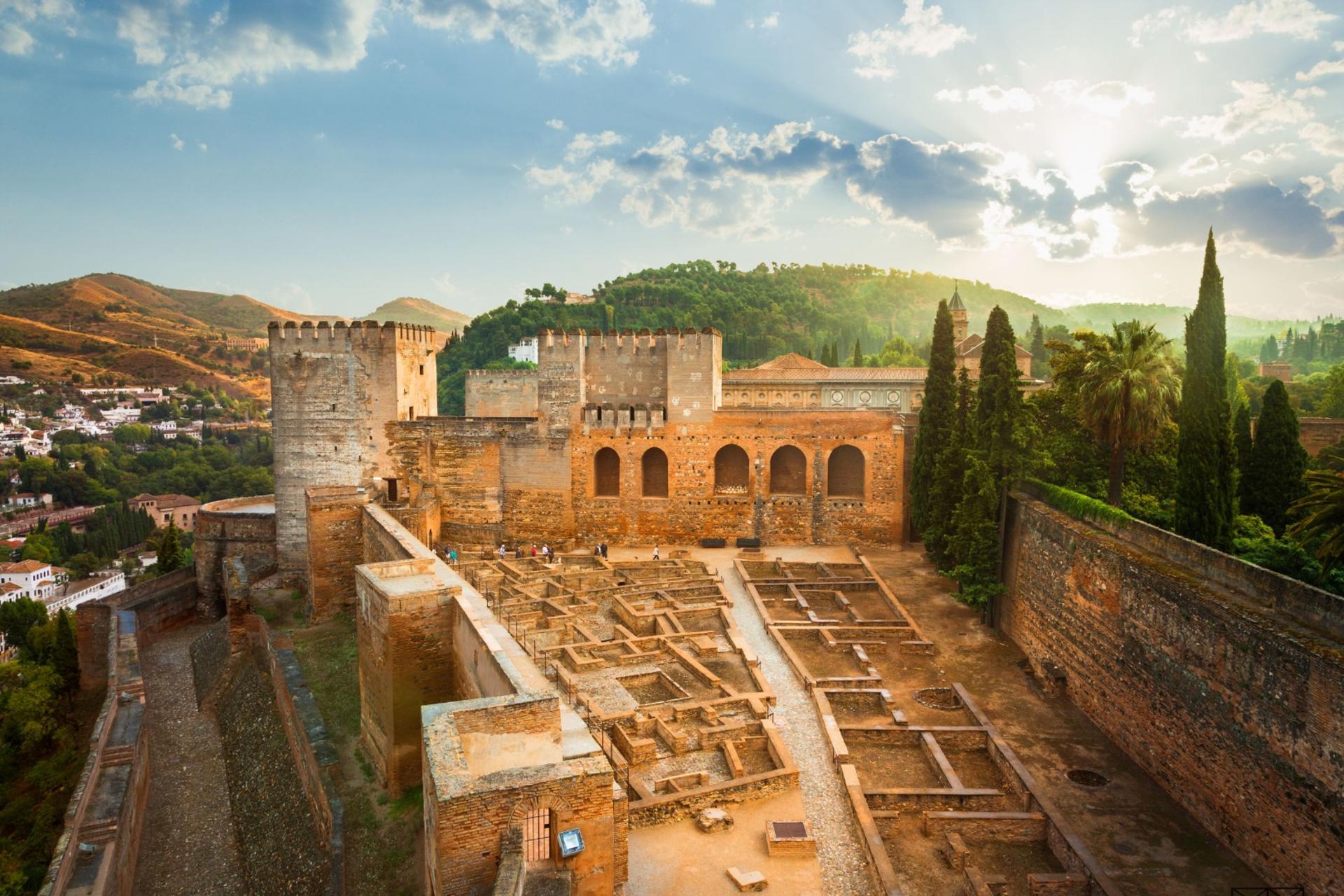 Alhambra and the Generalife Gardens Tour in Granada - Thumbnail 3