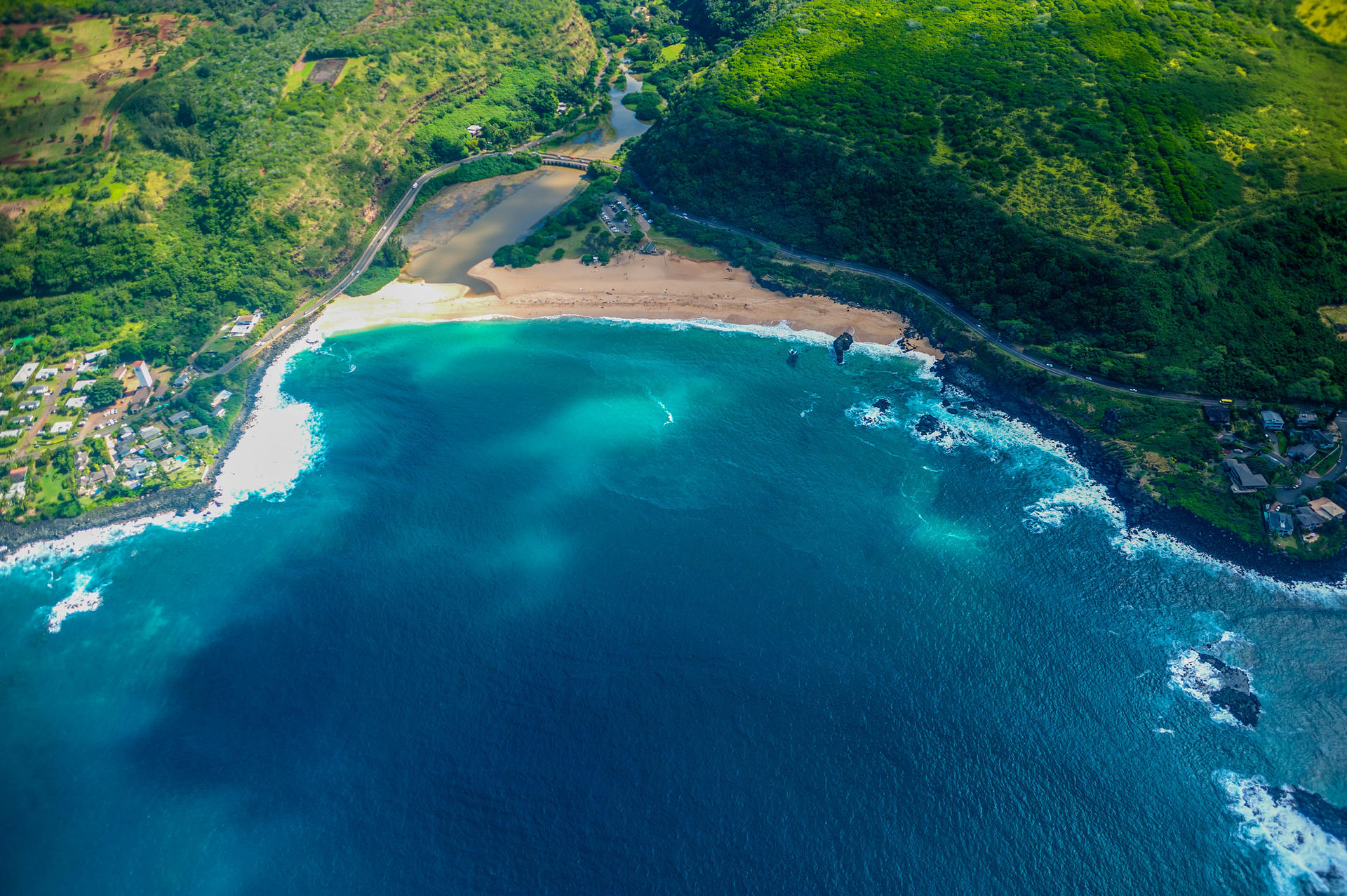 Blue Skies of Oahu Helicopter Tour - Thumbnail 8