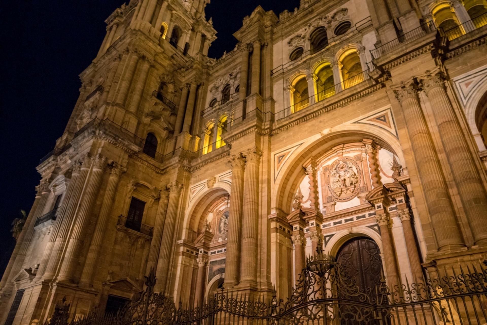The Best of Malaga Private Tour: Day & Night Sightseeing Highlights - Thumbnail 3