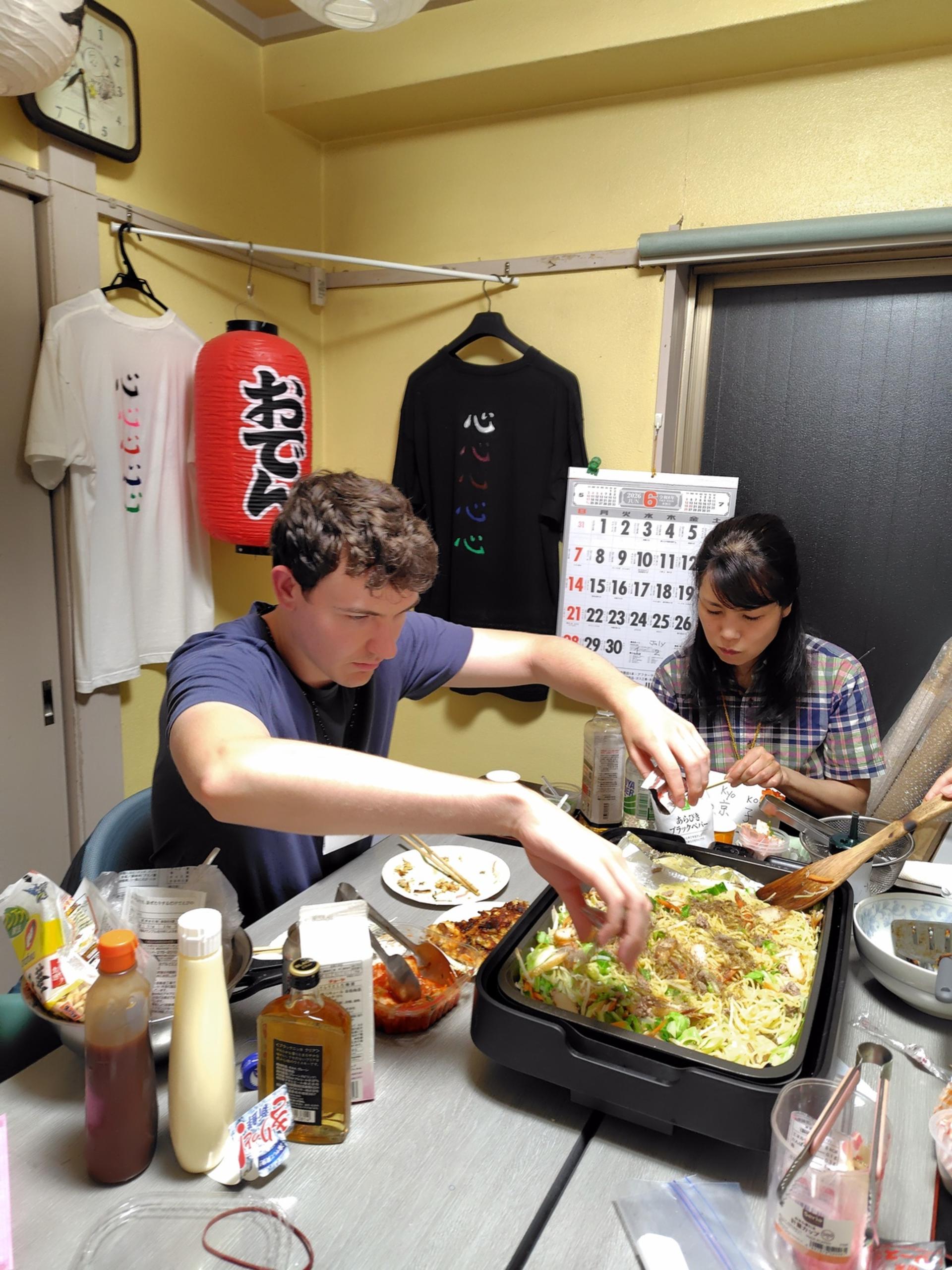 [Tokyo EdoHakuyo]: Kanji T-Shirt Painting & Okonomiyaki Making - Thumbnail 37