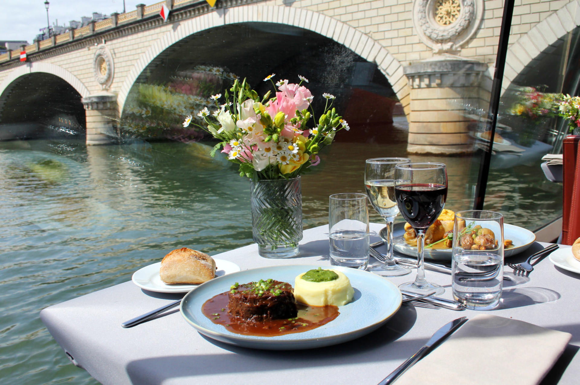 Bateaux Parisiens Seine River Dinner Cruise - Thumbnail 9