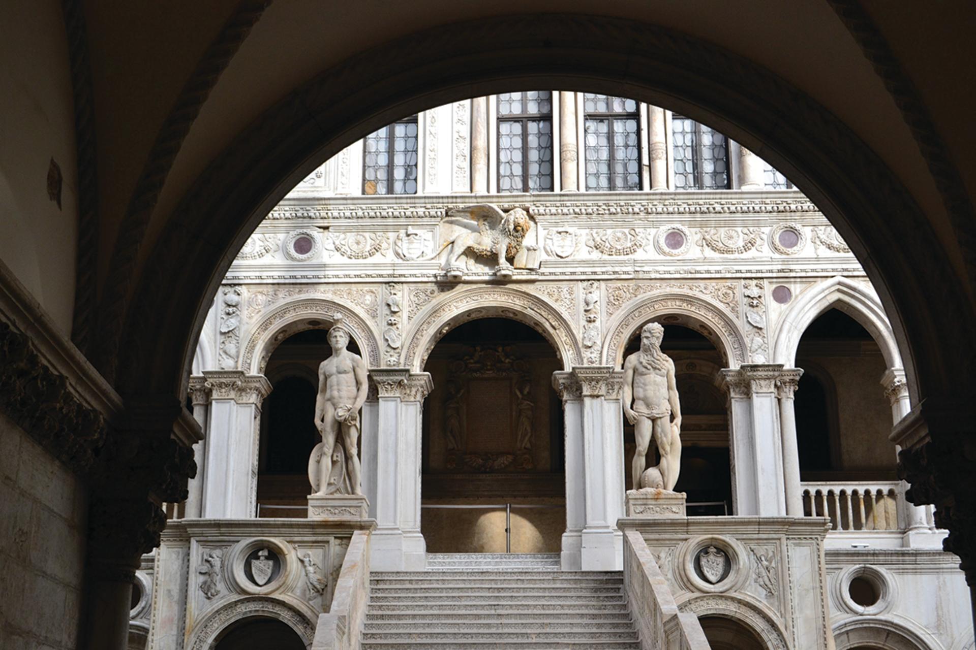 Doge's Palace and St. Mark's Basilica Tour in Venice - Thumbnail 3