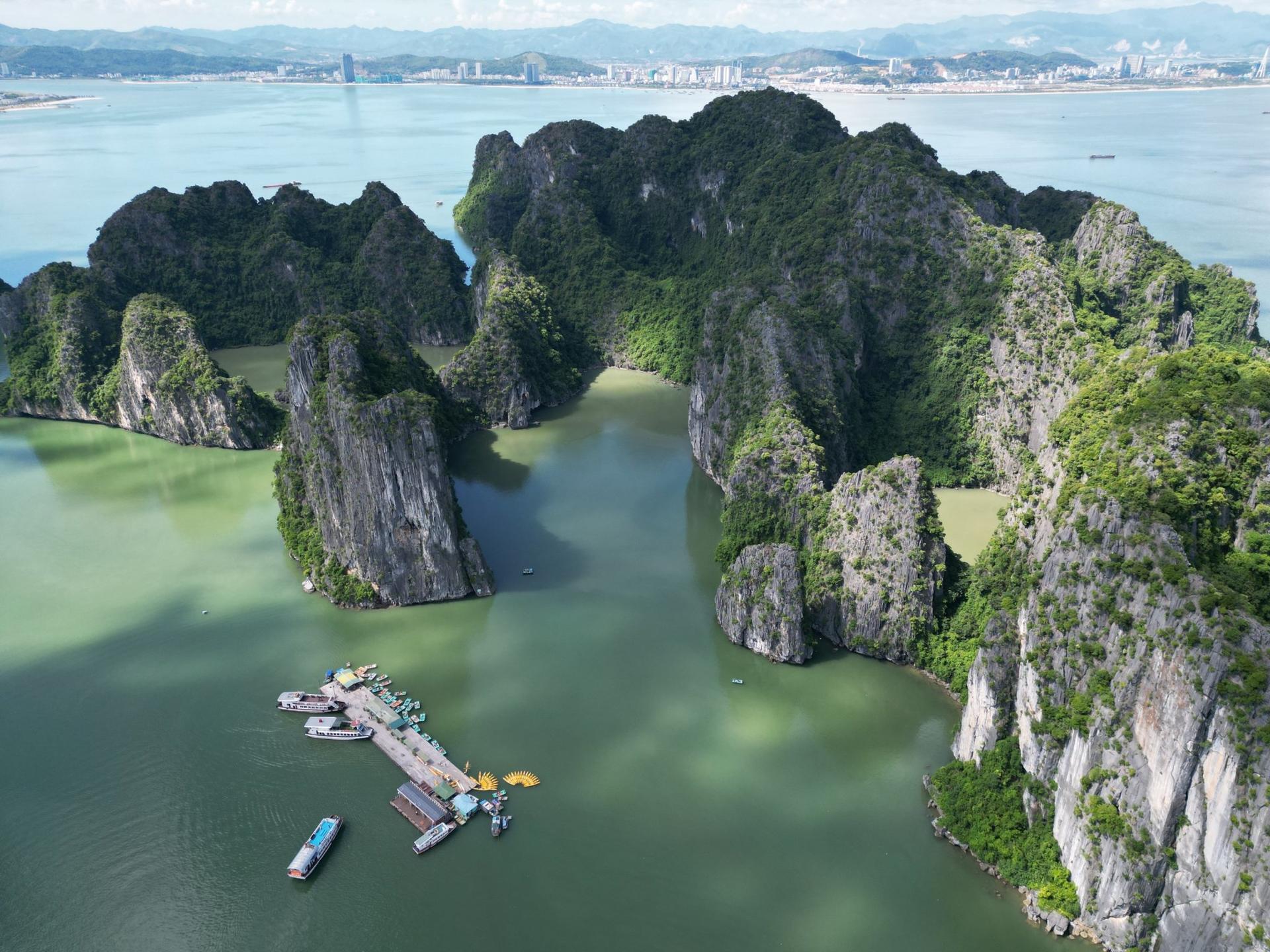Dragonfly Day Cruise: Ha Long Bay, Thien Cung Cave, Kayaking - Thumbnail 10
