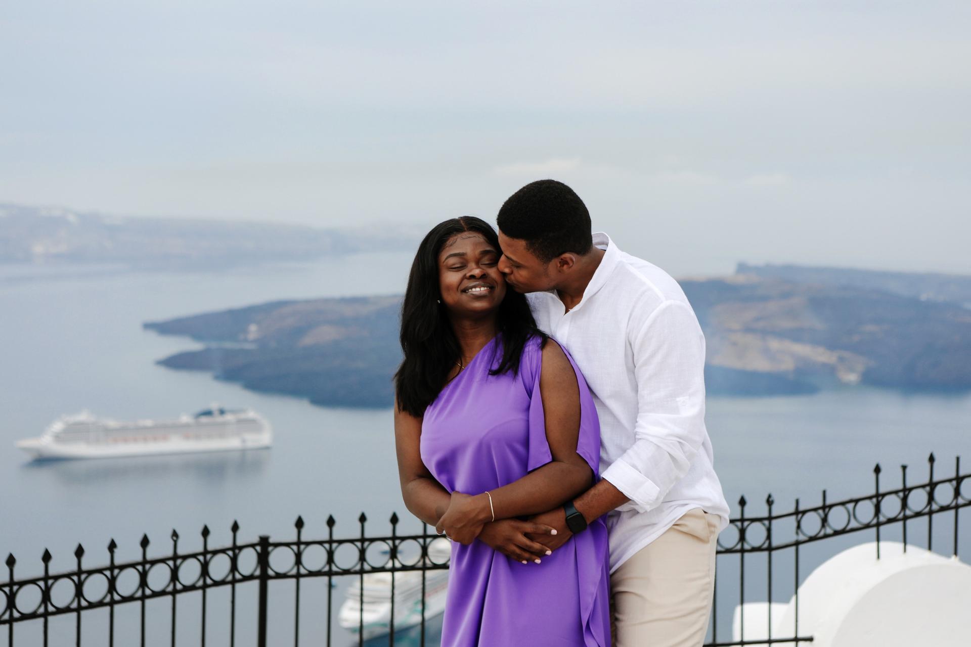 Private Photoshoot with a Vacation Photographer in Santorini - Thumbnail 8