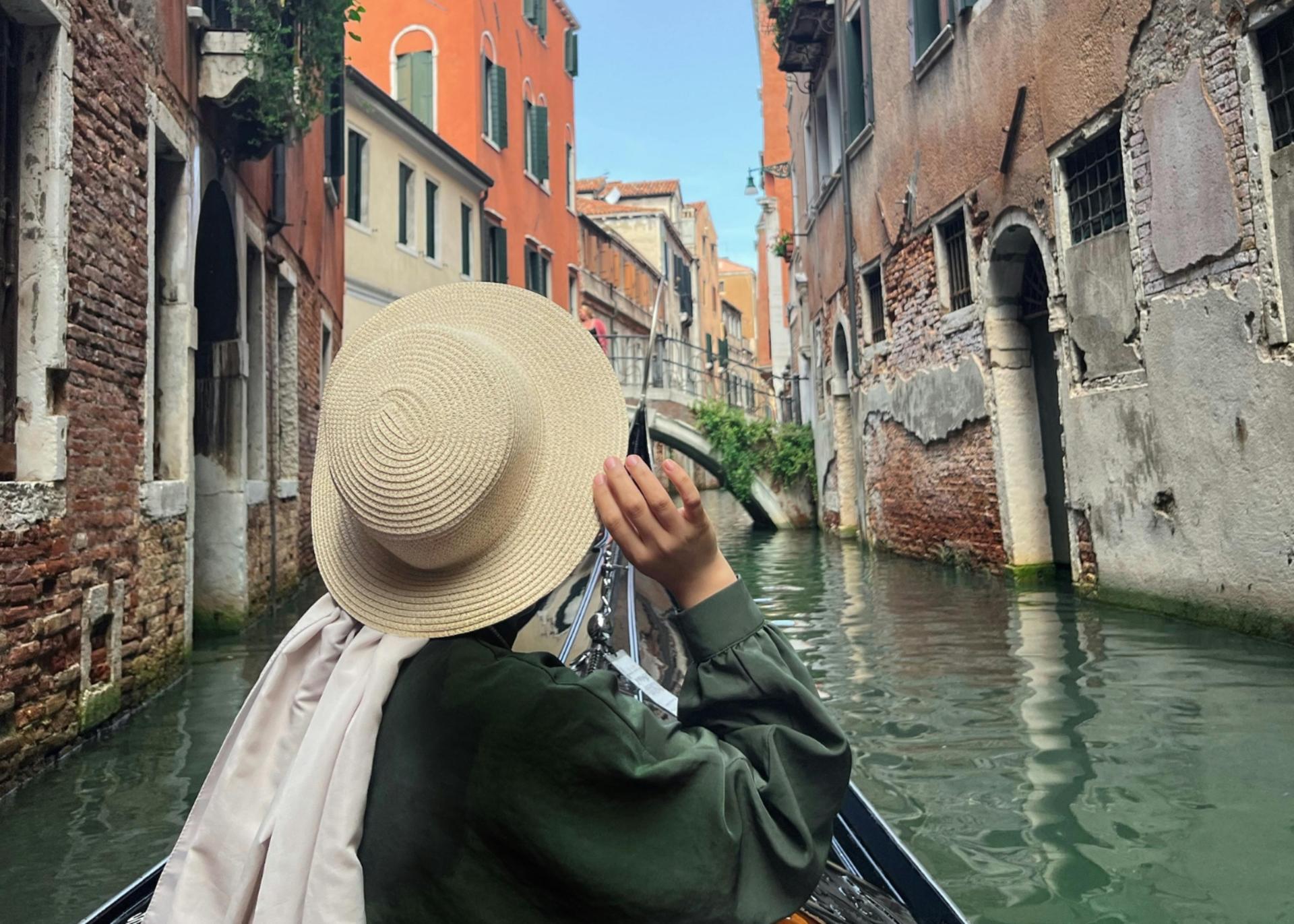 Private Gondola Ride in Venice - Thumbnail 6