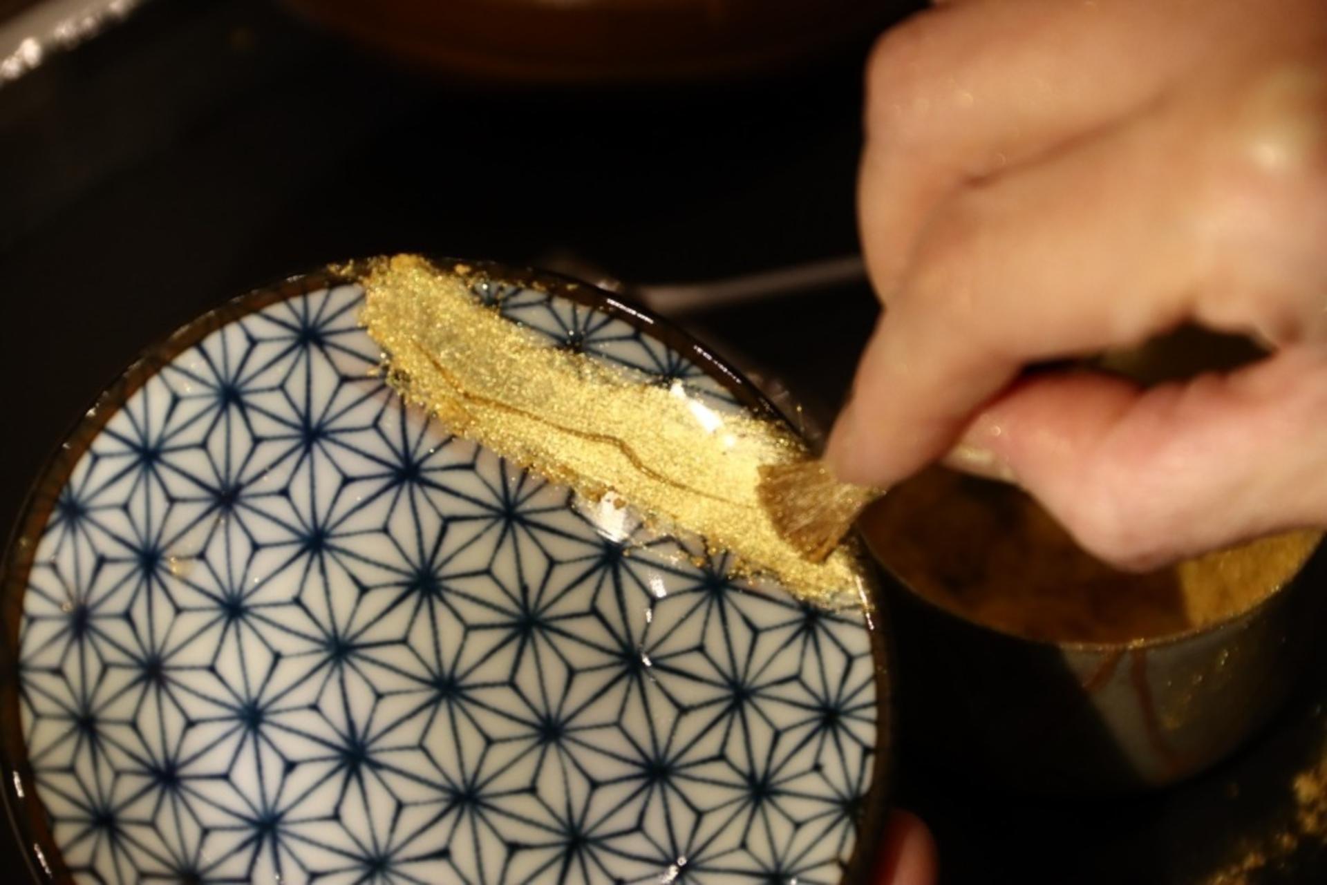 Authentic Kintsugi Workshop: Art of Golden Joinery in Shibuya - Thumbnail 12