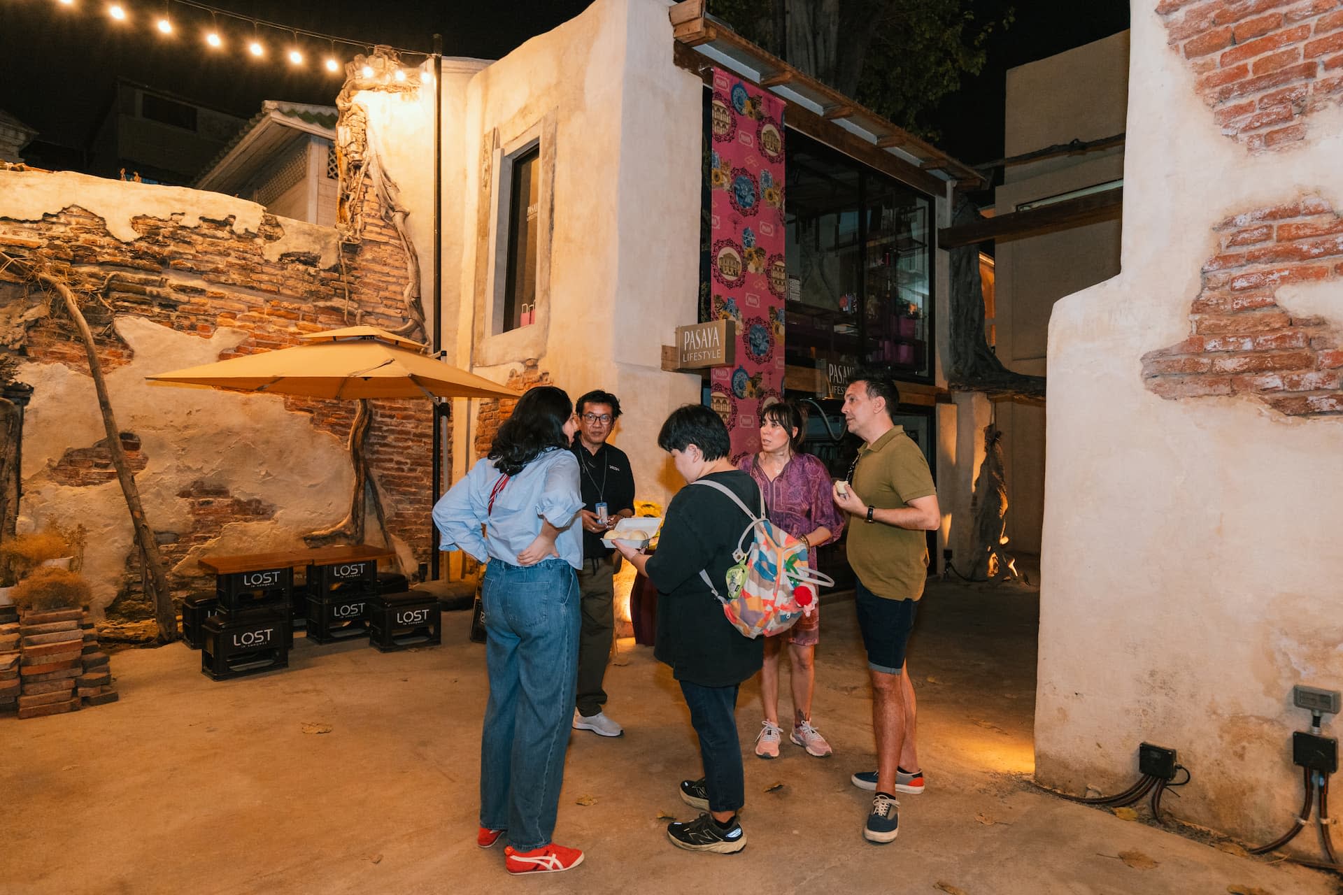 Bangkok: Street Food and Night Lights by Tuk Tuk - Thumbnail 9
