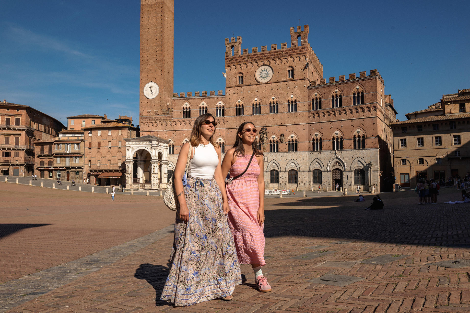 San Gimignano, Siena & Chianti Day Trip with Lunch and Wine Tasting - Image 1