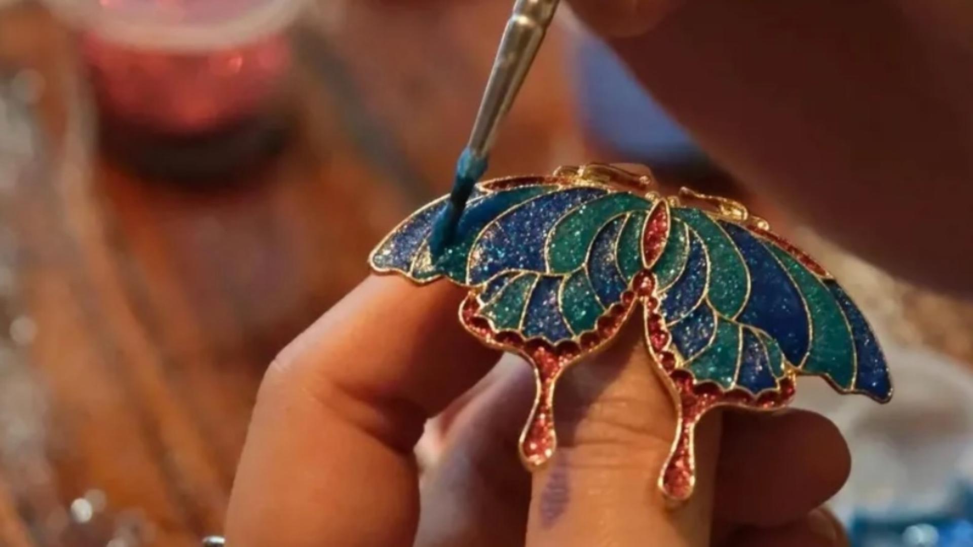 Mother-of-Pearl Jewelry Workshop in a Historic Shanghai Alley  - Thumbnail 2
