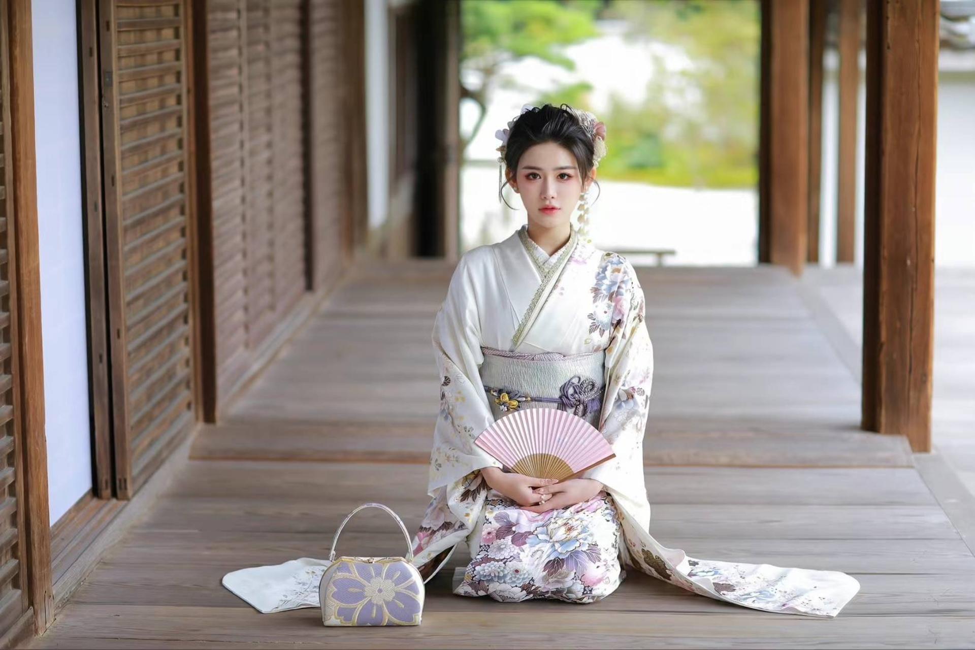 Kyoto Fushimi Inari | Popular Kimono Rental Experience | Kimono, Yukata, Furisode, Makeup, and Outdoor Photography Services | MOCOMOCO Kimono Fushimi Inari Store - Thumbnail 4