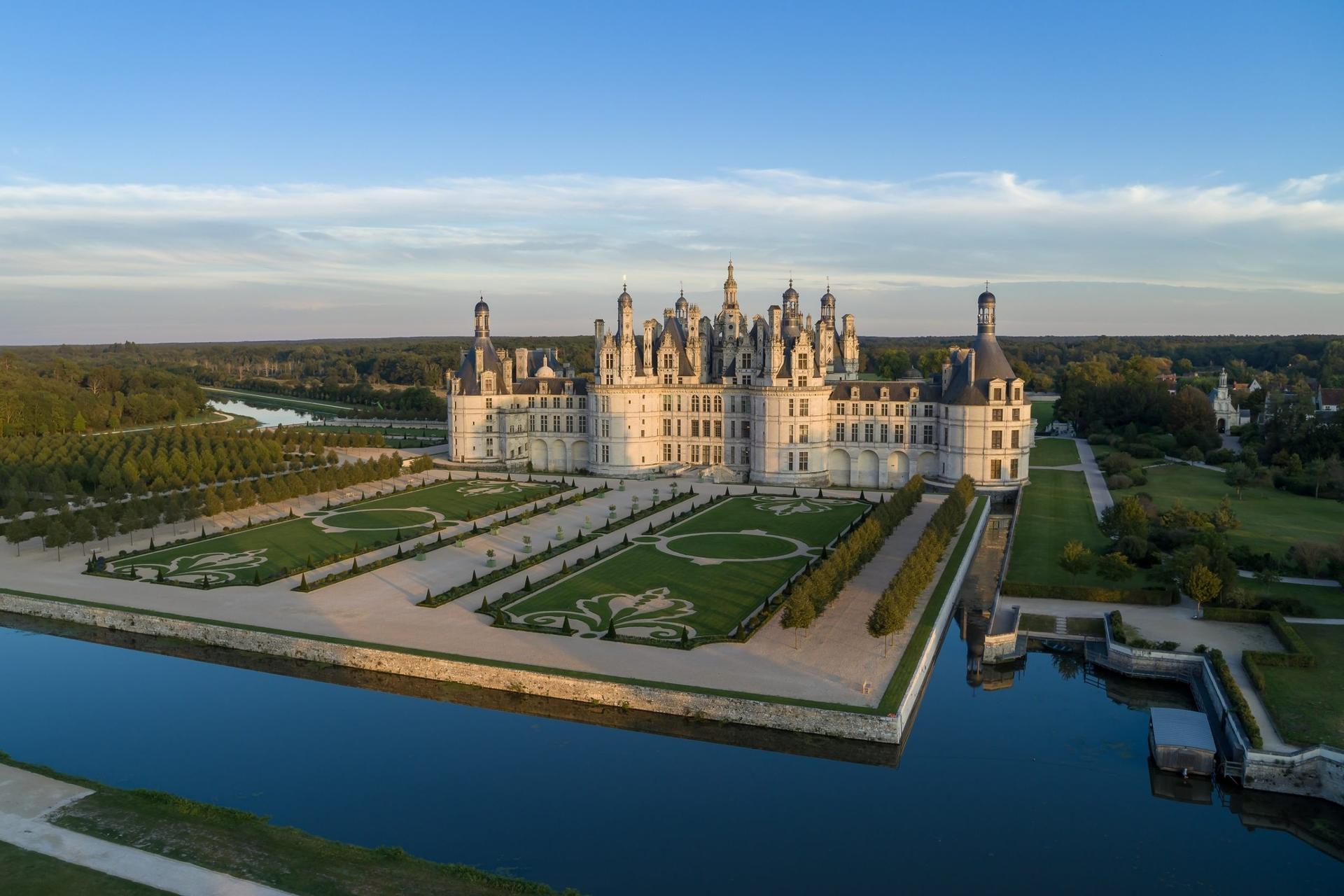Loire Valley Chateaux Day Tour: Chenonceau, Chambord & Wine Tasting - Thumbnail 4