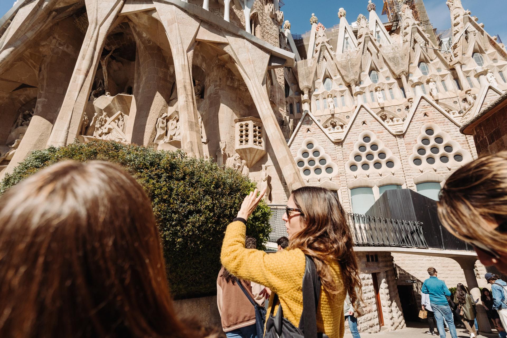 Sagrada Familia Highlights Tour - Thumbnail 6