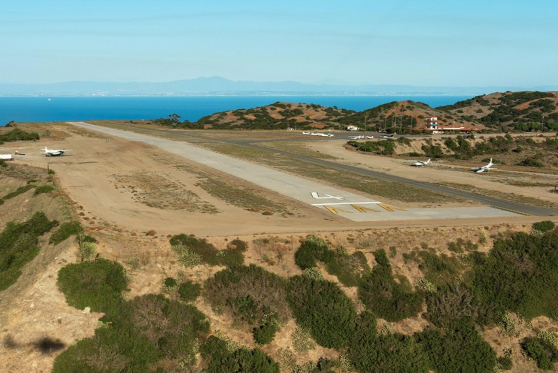 Helicopter Tour in Catalina - Thumbnail 8