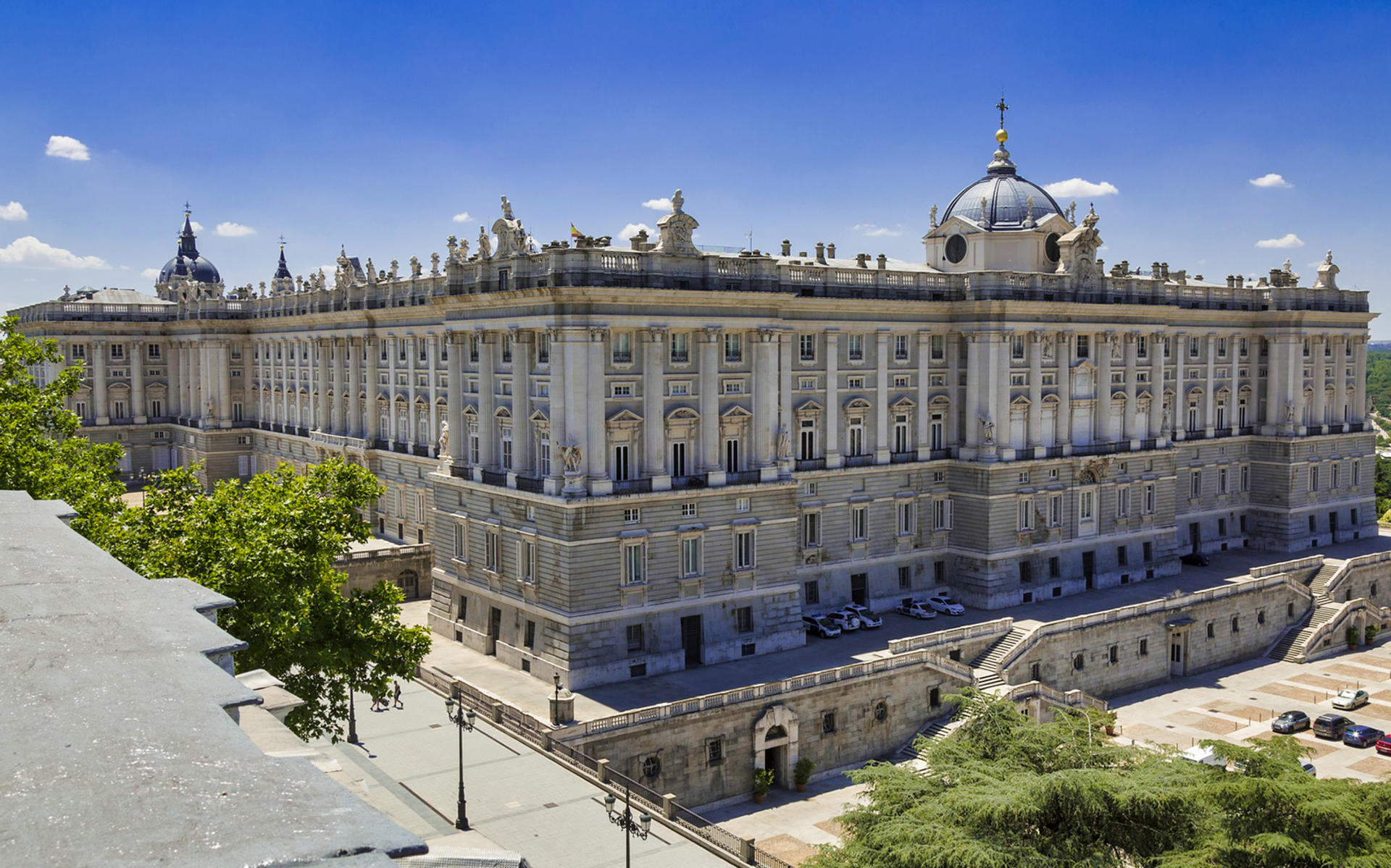 Madrid : Royal Palace Expert Guided Tour - Image 1
