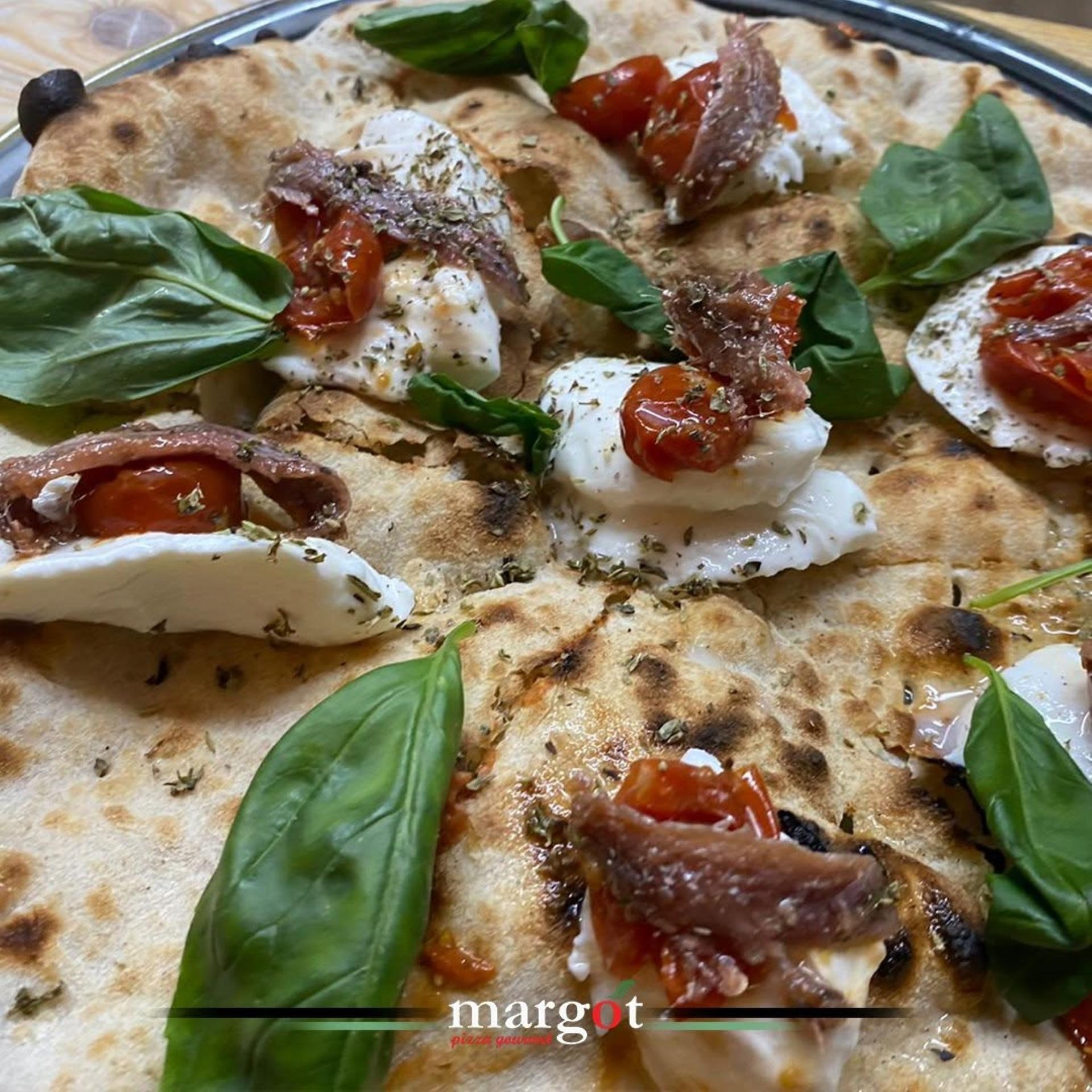 Gourmet Pizza Experience with Drinks and Dessert in Lecce - Thumbnail 59