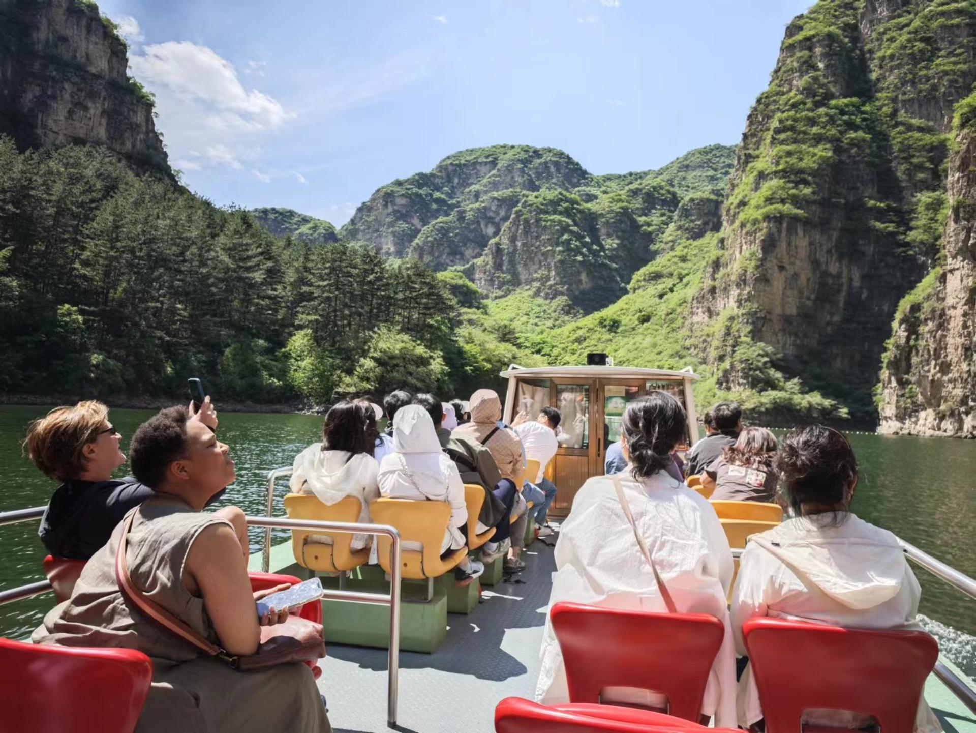 Longqingxia Ice Lanterns & Summer Cruises | Hassle-Free Transfers - Image 1