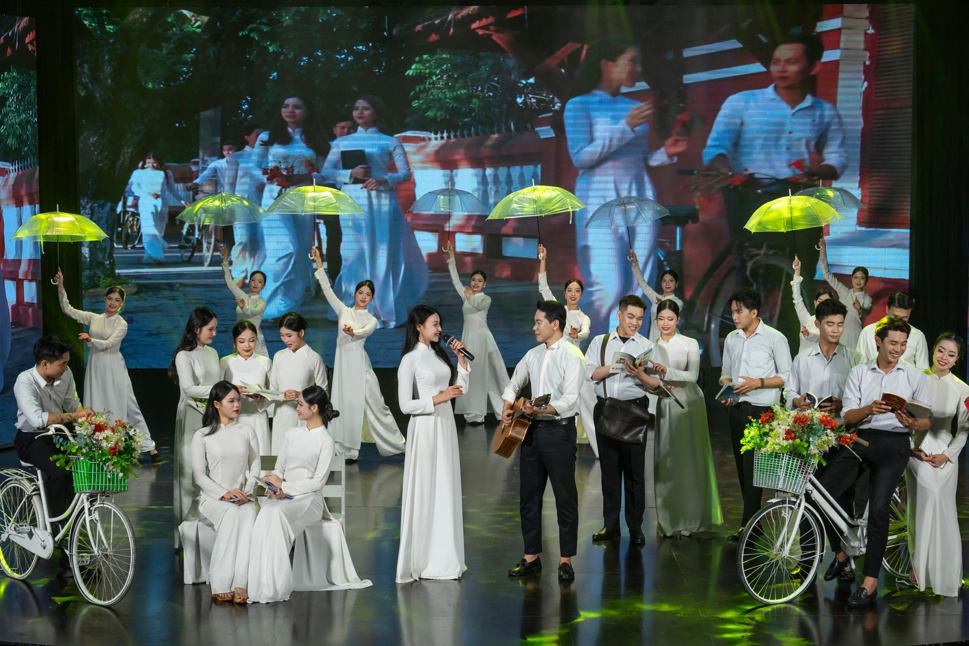 Ao Dai Show Ticket in Da Nang - Thumbnail 6