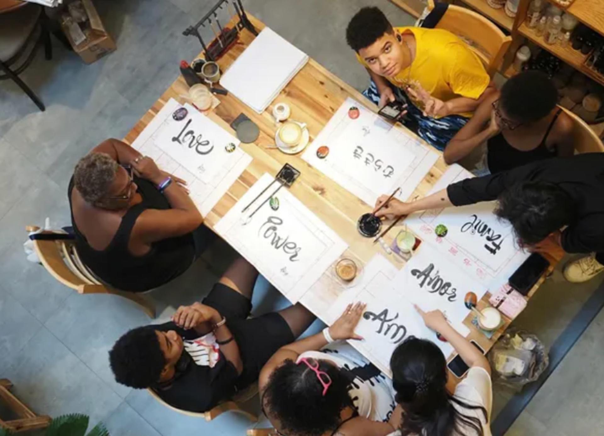 Vietnamese Calligraphy Workshop with Local Instructor in Da Nang - Thumbnail 2