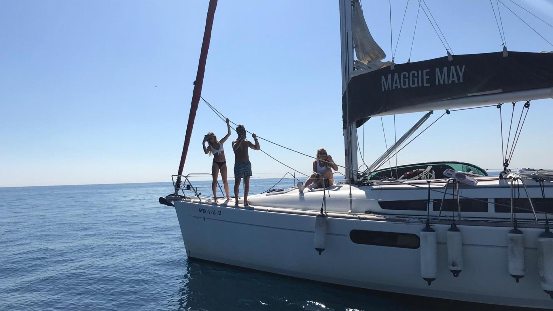 Sunset sailboat experience in Barcelona - Thumbnail 4