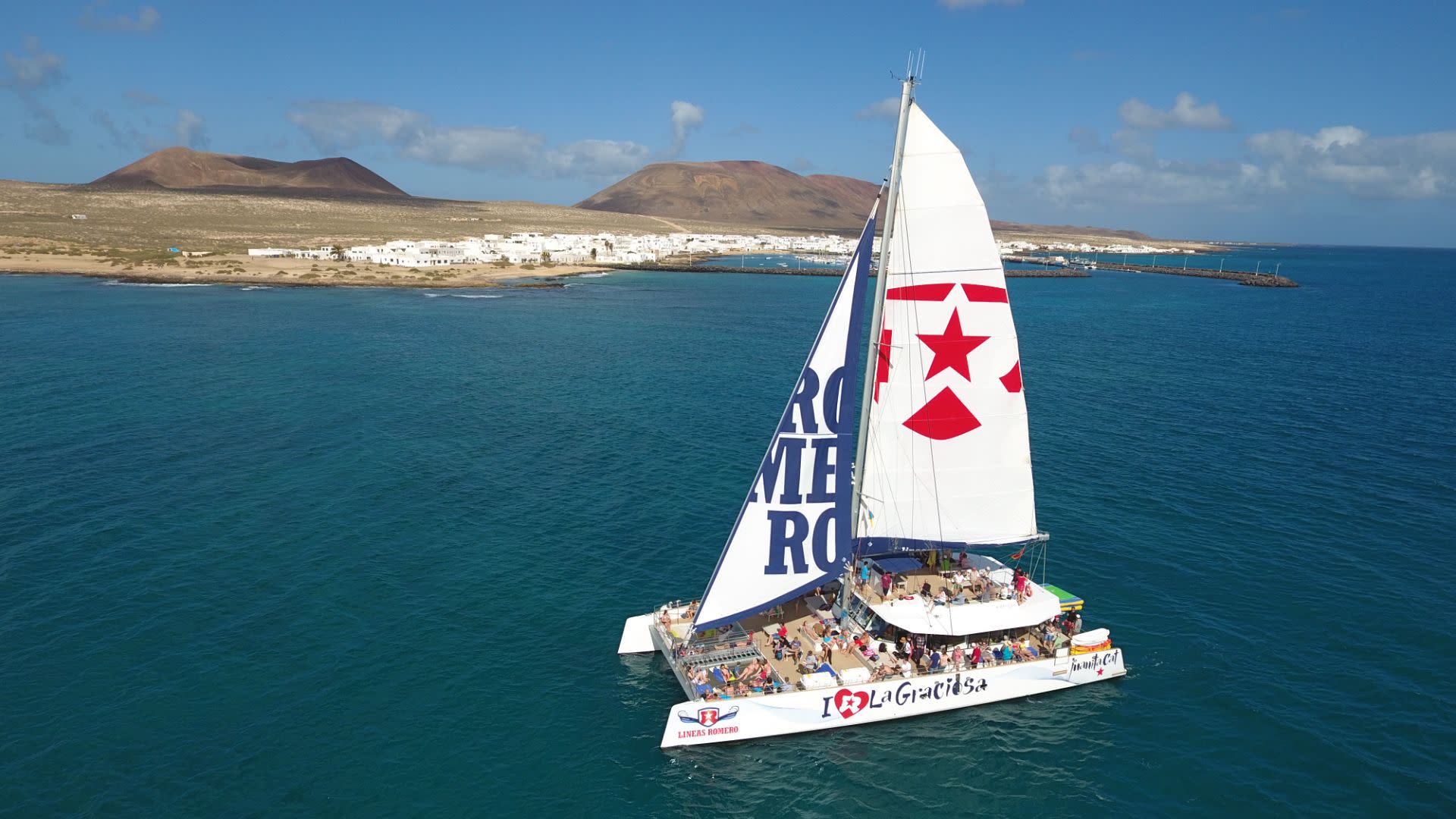 La Graciosa tour with lunch and water activities from Orzola - Thumbnail 5