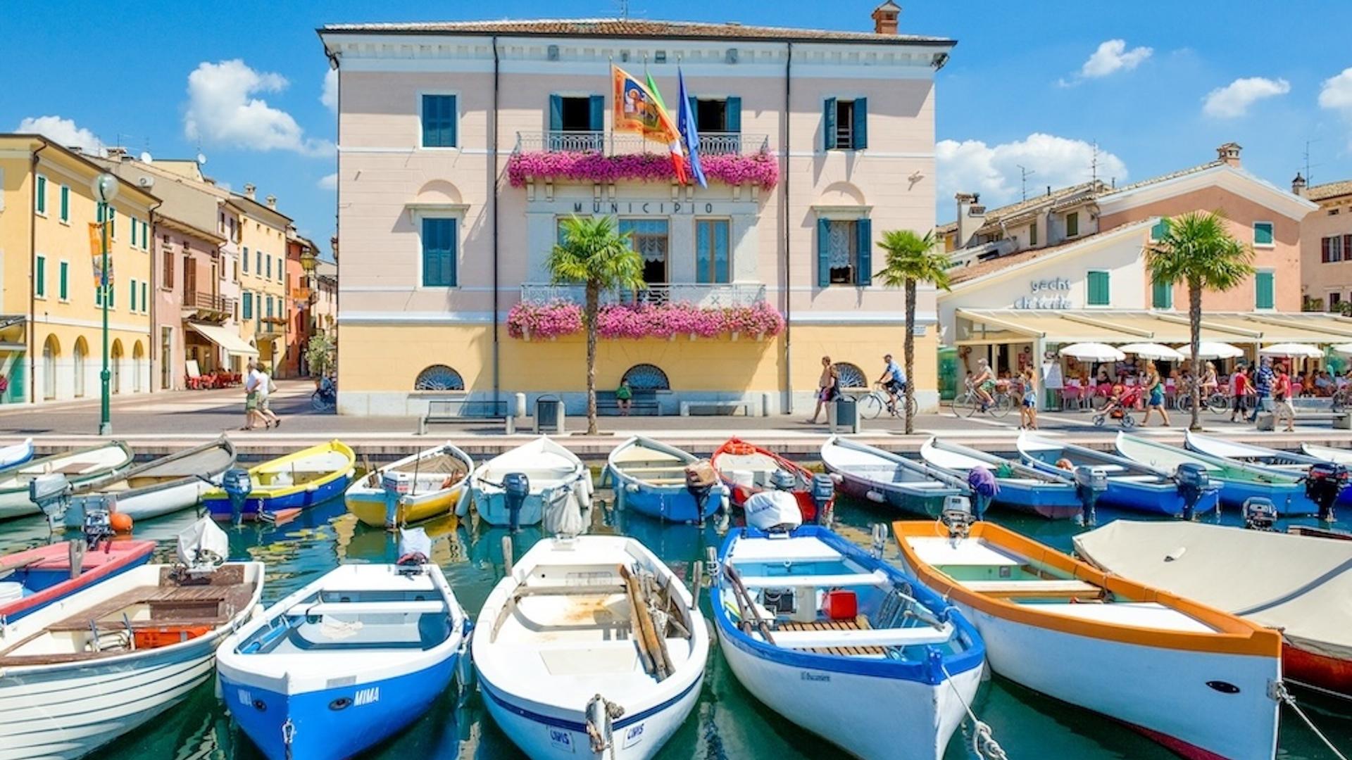 Verona, Sirmione, and Lake Garda Tour with Boat Cruise from Venice - Thumbnail 3